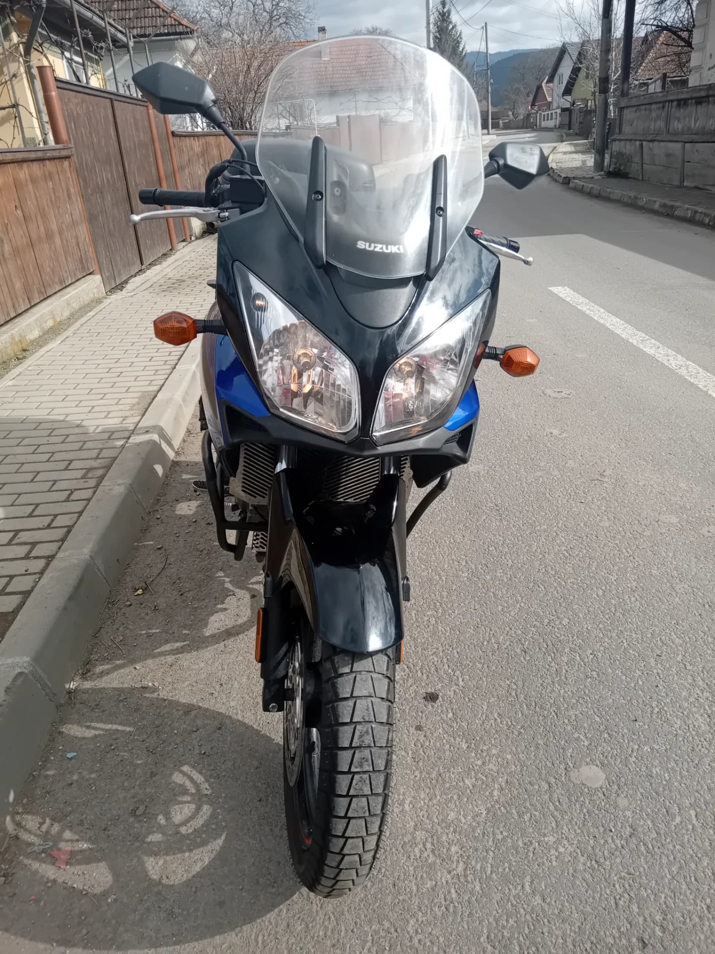 Suzuki V Strom DL 650 – fotografia 3 din 6
