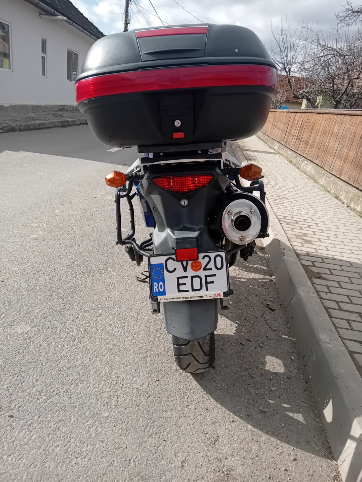 Suzuki V Strom DL 650 – fotografia 4 din 6