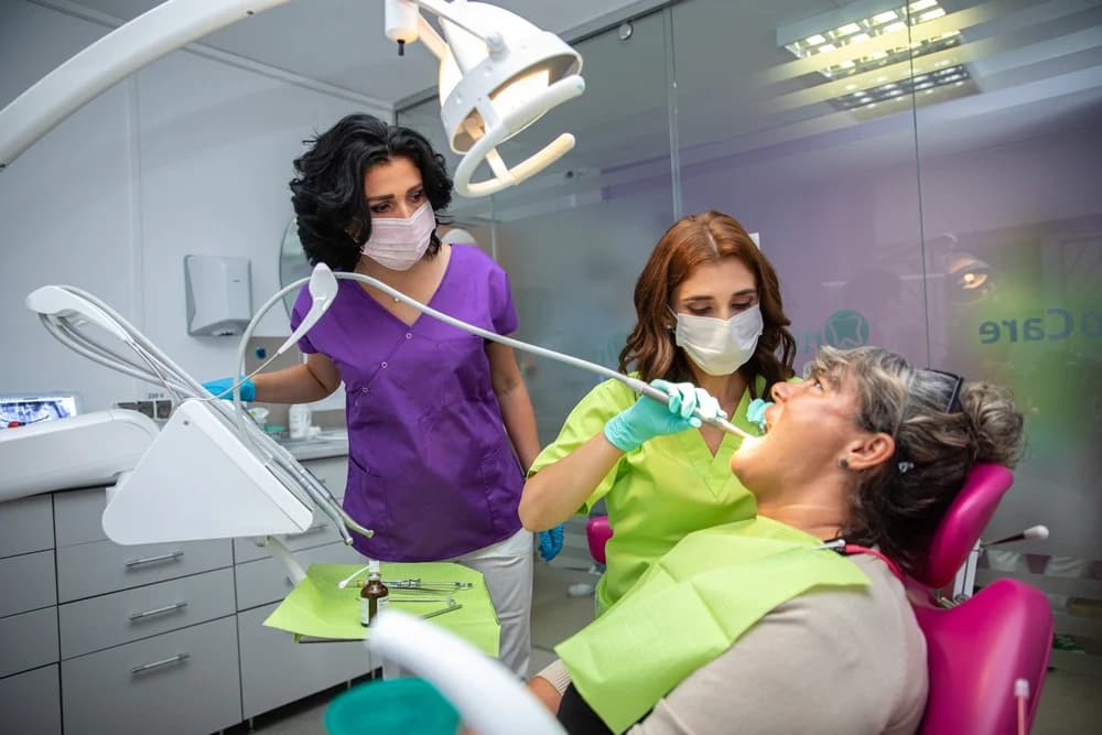 Servicii stomatologice complete - aparat dentar, implanturi, albire dentară București – Sector 3, București