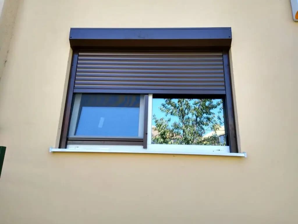 Rulouri exterioare pe comandă – fotografia 4 din 5