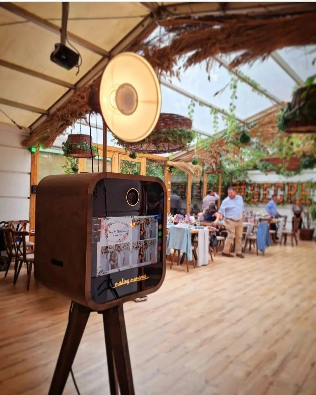 Servicii Evenimente Nuntă – Fum Greu, Cabină Foto, Artificii Interior, Bar Cocktail