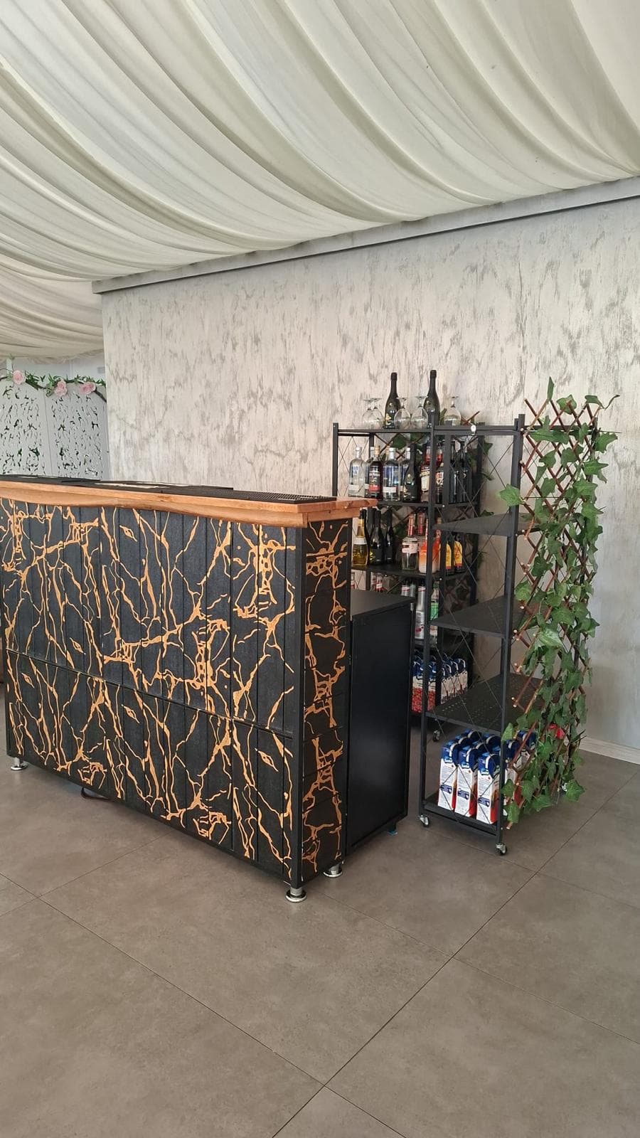 Servicii Evenimente Nuntă – Fum Greu, Cabină Foto, Artificii Interior, Bar Cocktail