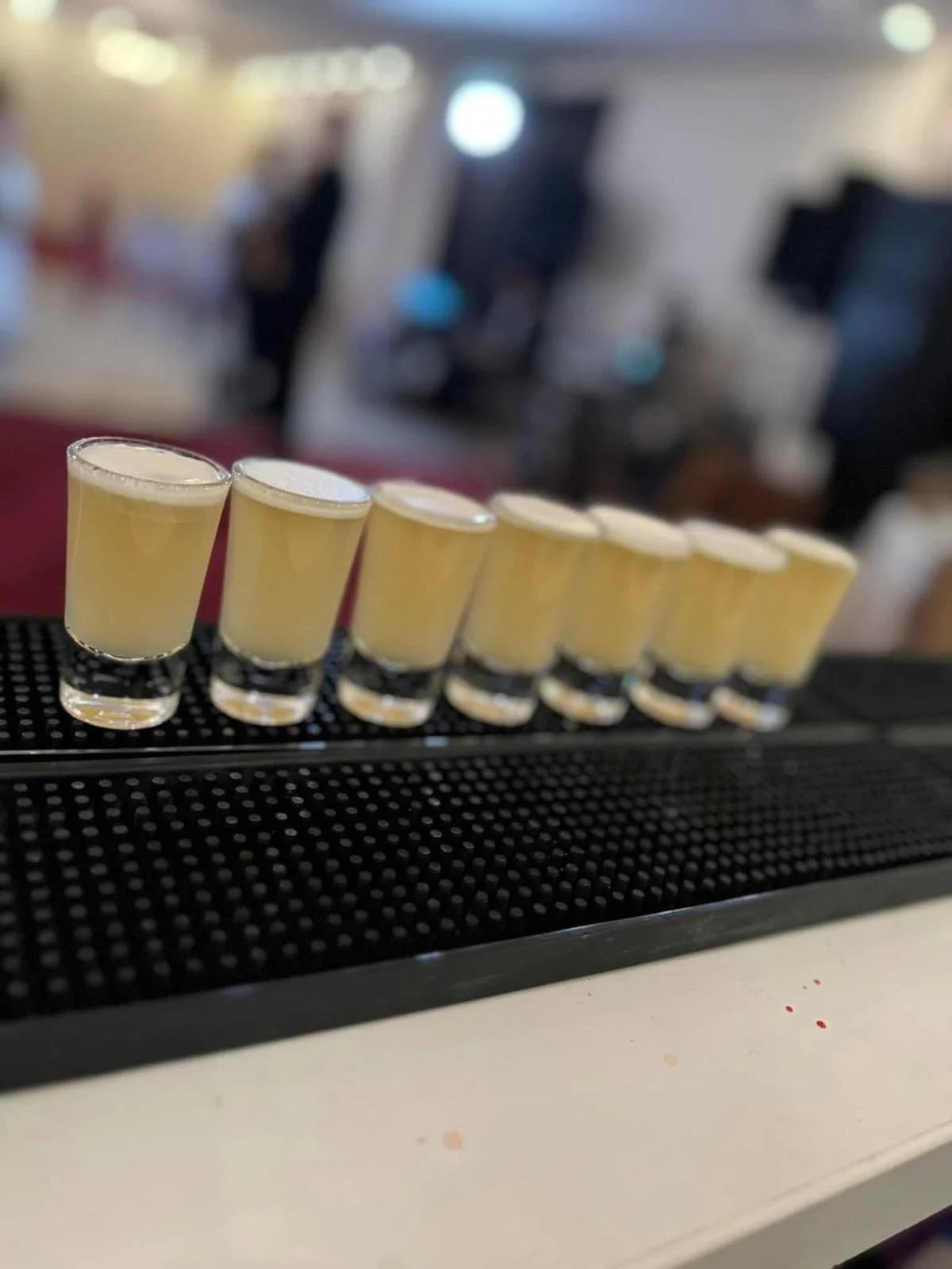 Servicii Evenimente Nuntă – Fum Greu, Cabină Foto, Artificii Interior, Bar Cocktail