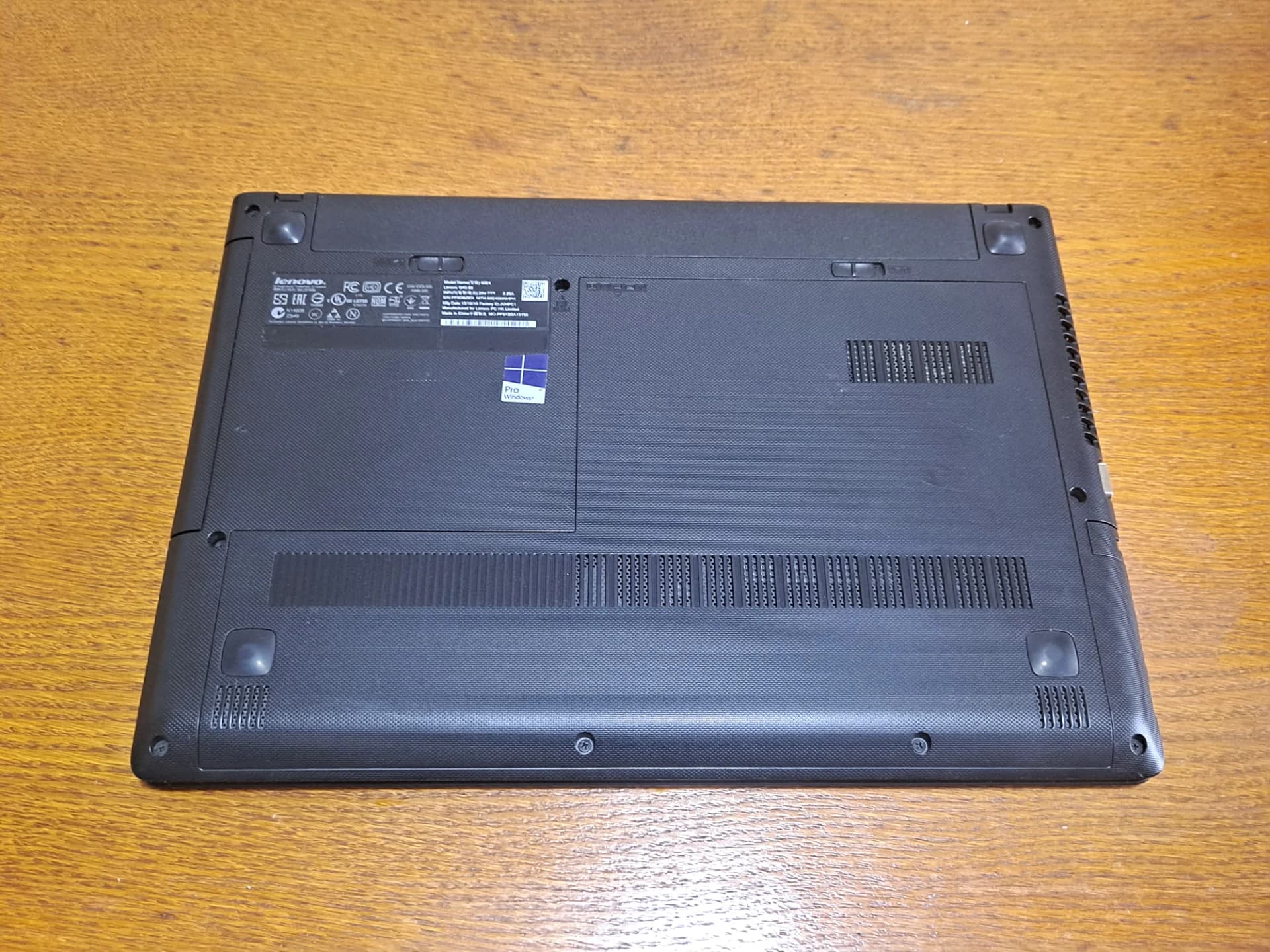 Vand laptop Lenovo--Intel i3-5005U--SSD 120 GB--8GB RAM--Baterie 5 ore