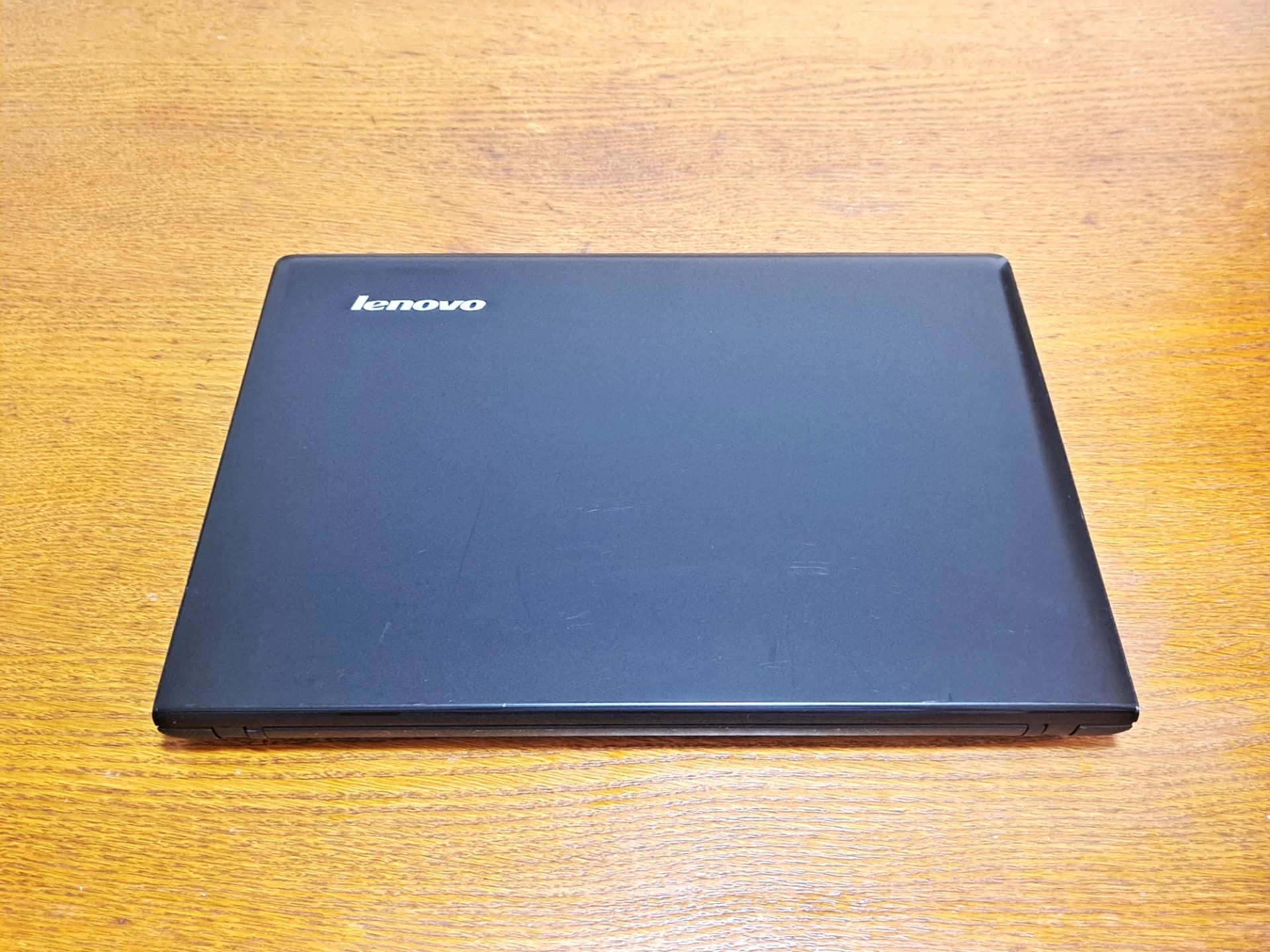 Vand laptop Lenovo--Intel i3-5005U--SSD 120 GB--8GB RAM--Baterie 5 ore