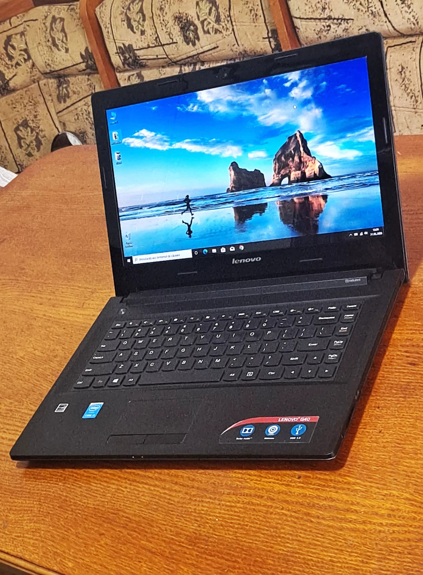 Vand laptop Lenovo--Intel i3-5005U--SSD 120 GB--8GB RAM--Baterie 5 ore