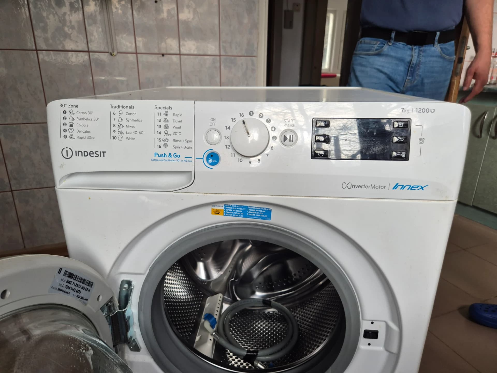 Masina de spalat rufe – fotografia 4 din 6