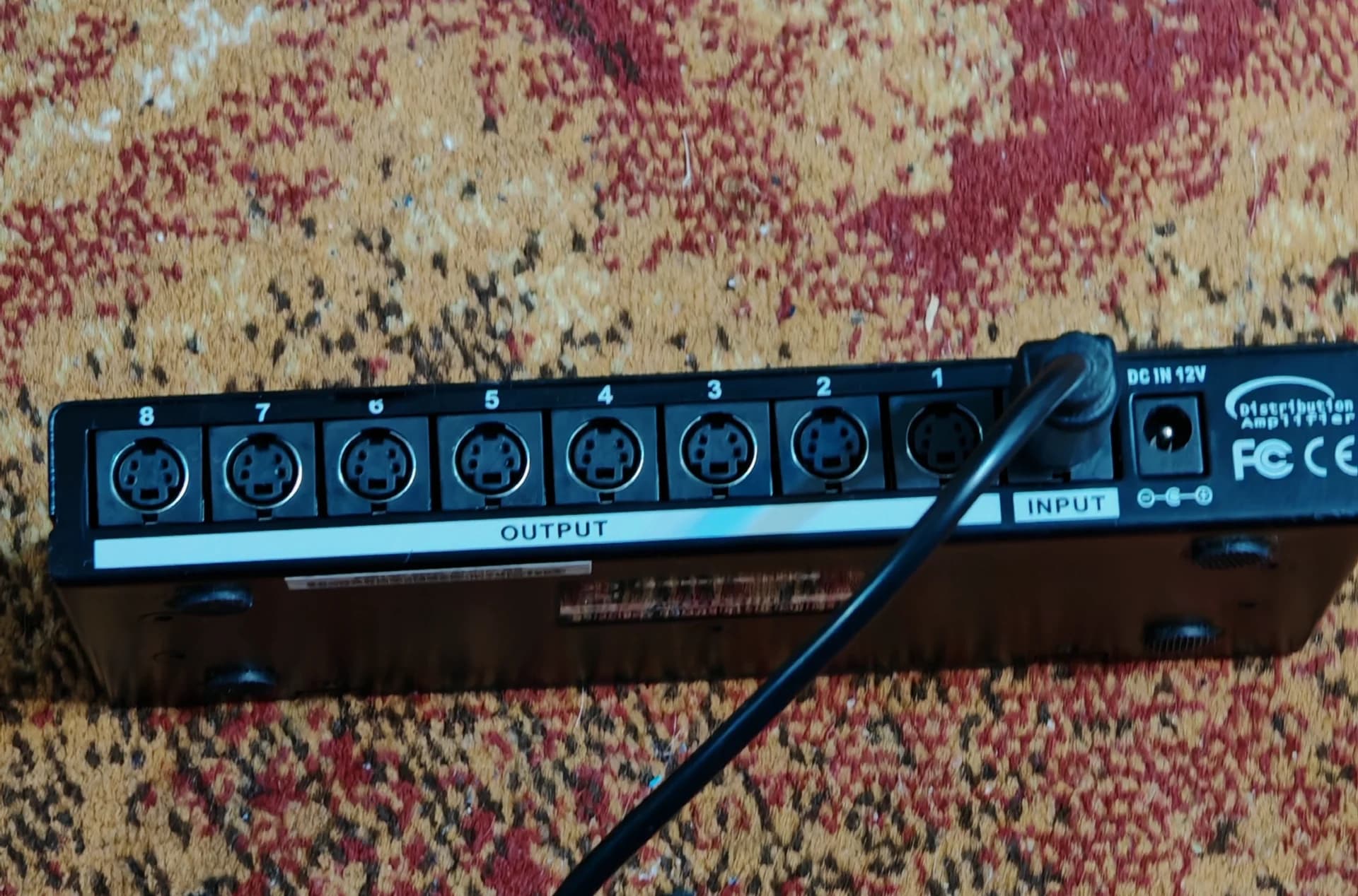 Amplificator de distribuție S-Video 1x8 (doar S-Video)