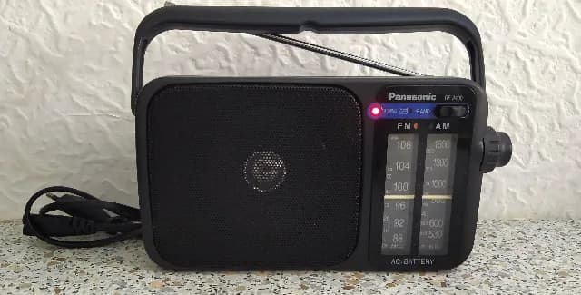 Panasonic RF-2400 Radio de CALITATE ! versiunea originală, pur analogică