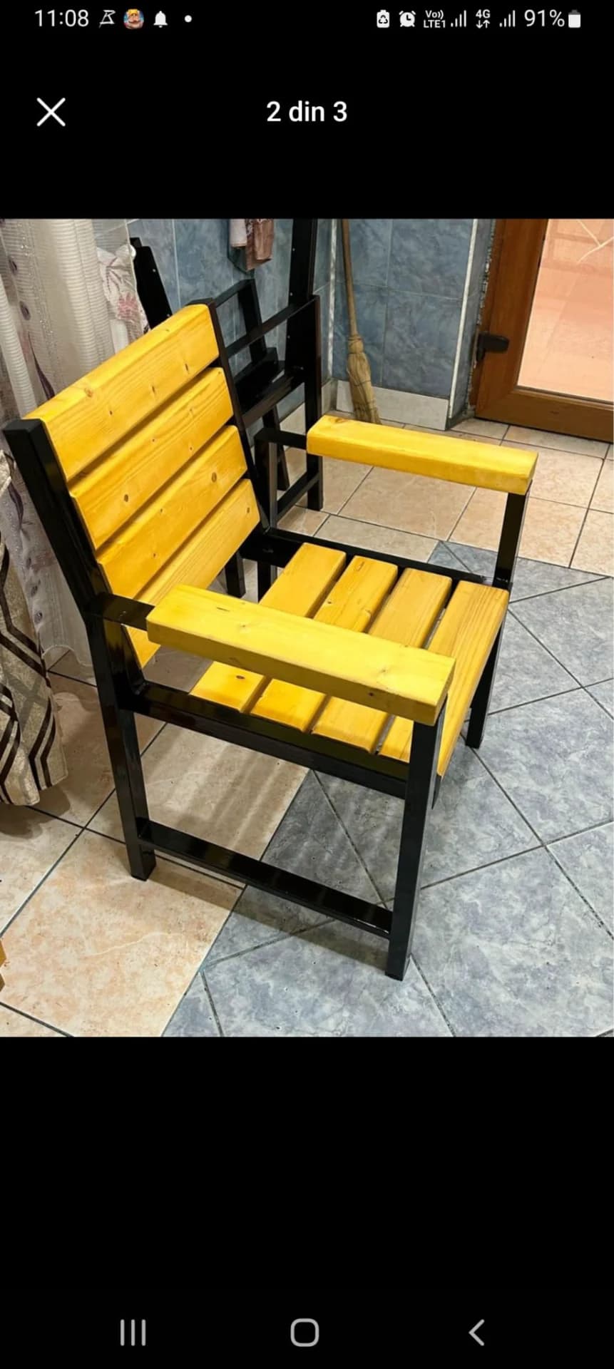 Scaun din țeavă pătrată cu șipci de brad