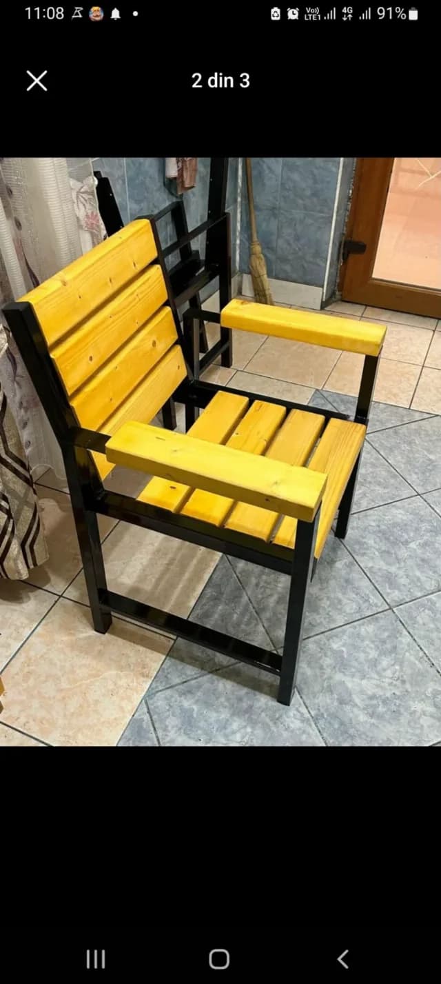 Scaun din țeavă pătrată cu șipci de brad