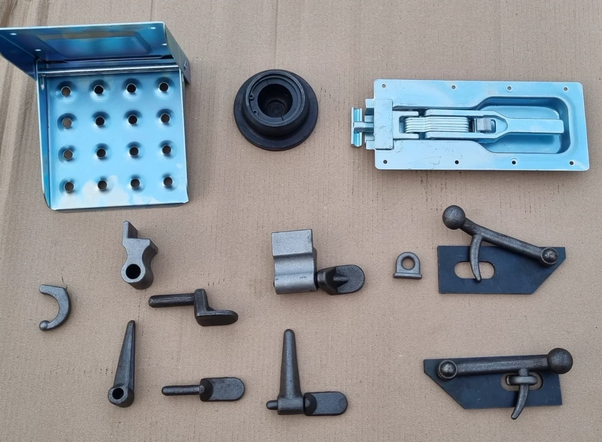 Balamale si inchizatori obloane – fotografia 2 din 2