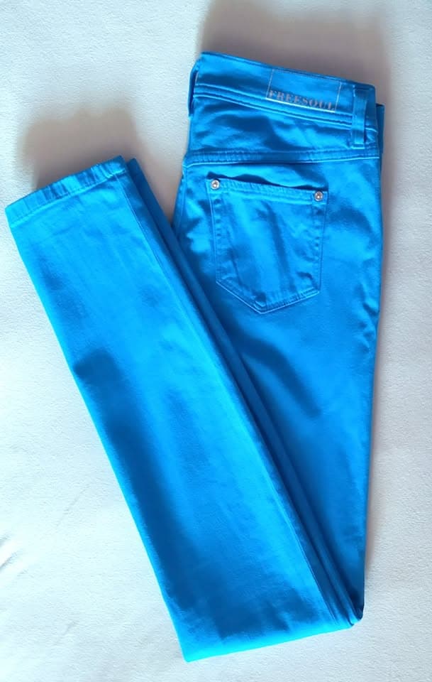 4 perechi de blugi ,culori diferite ,aceeași mărime M , (40 Lei bucata)