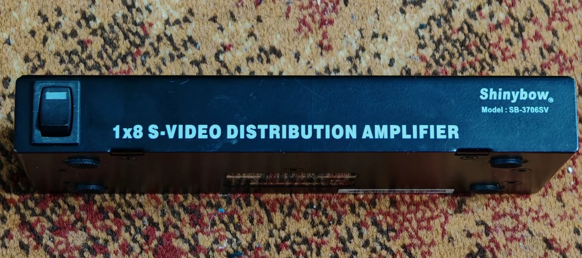 Amplificator de distribuție S-Video 1x8 (doar S-Video)
