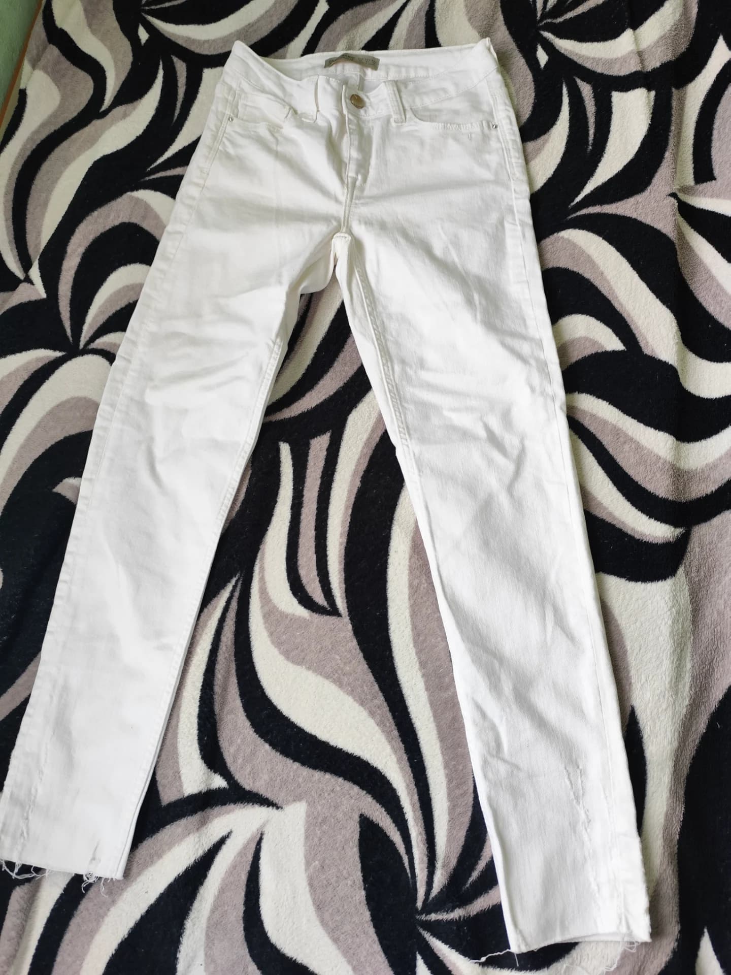 Pantaloni ZARA