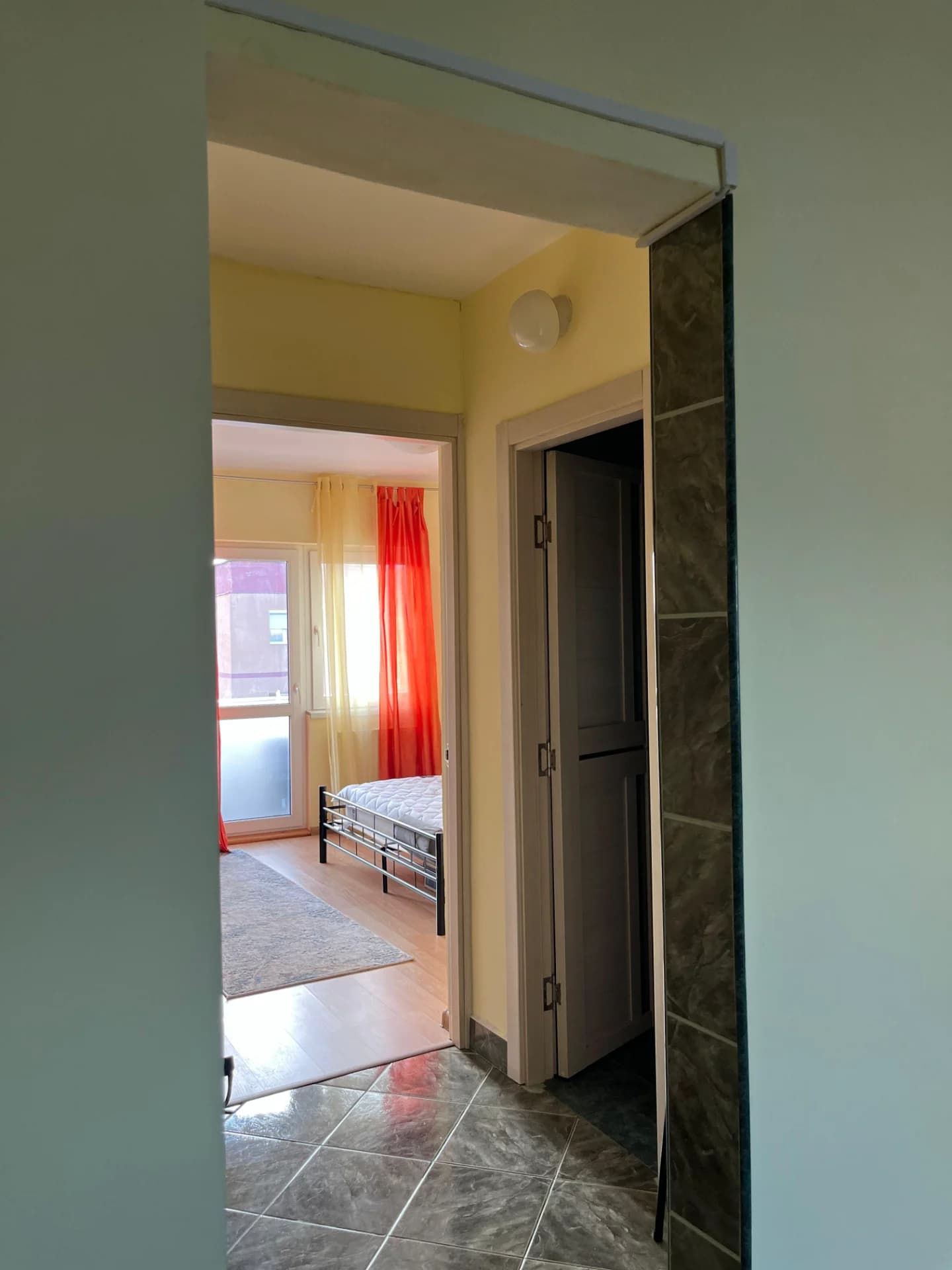 Proprietar Vand/Schimb apartament 2 camere decomandate Brasov ,cu 2 camere decomandate Bucuresti – fotografia 2 din 8
