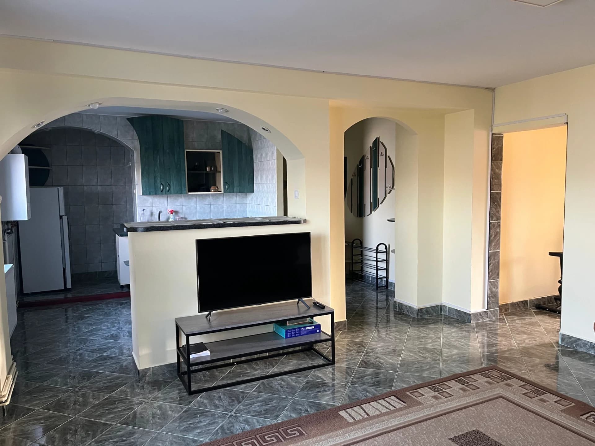 Proprietar Vand/Schimb apartament 2 camere decomandate Brasov ,cu 2 camere decomandate Bucuresti – Brasov, Brașov – Baschet