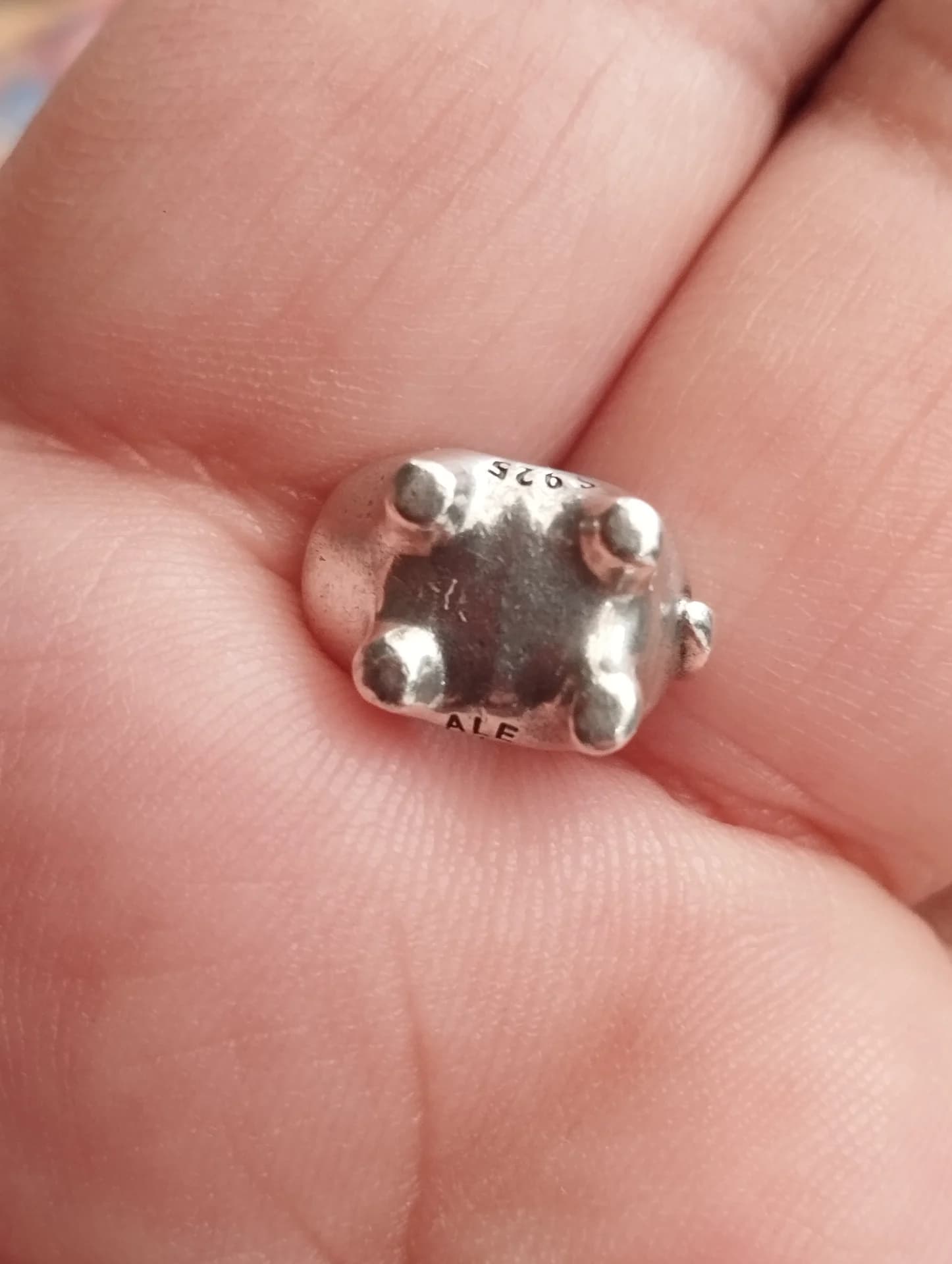 Vând un charm frumos din argint Pandora original bull terrier. Este nou, nepurtat. Model retras,de colecție. – fotografia 4 din 4
