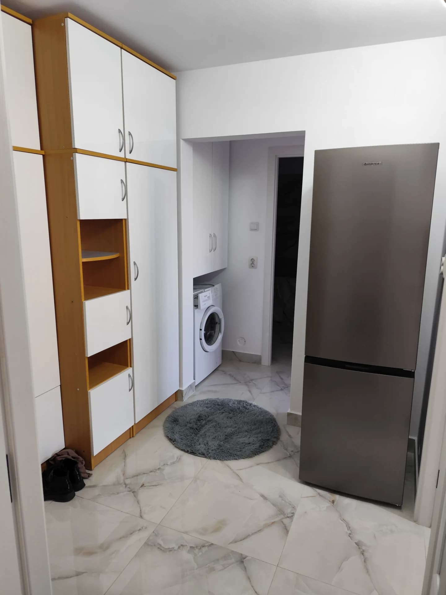 Închiriez apartament – fotografia 2 din 6
