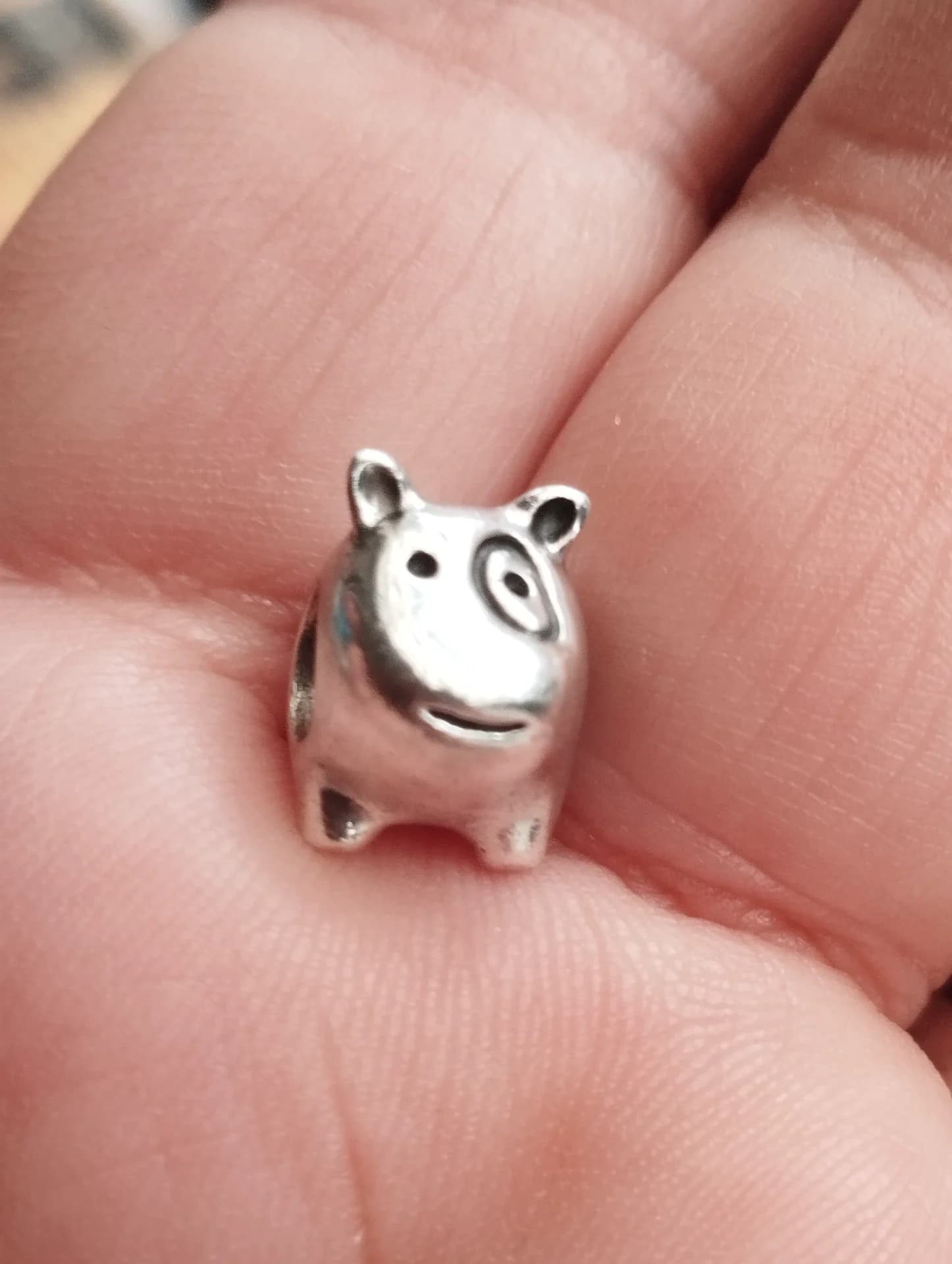 Vând un charm frumos din argint Pandora original bull terrier. Este nou, nepurtat. Model retras,de colecție. – Ploiesti, Prahova – Accesorii