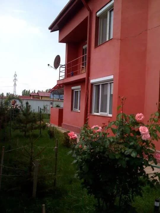 Vand sau schimb vila p+1-+mansaeda locuibila in Rosu,Chiajna