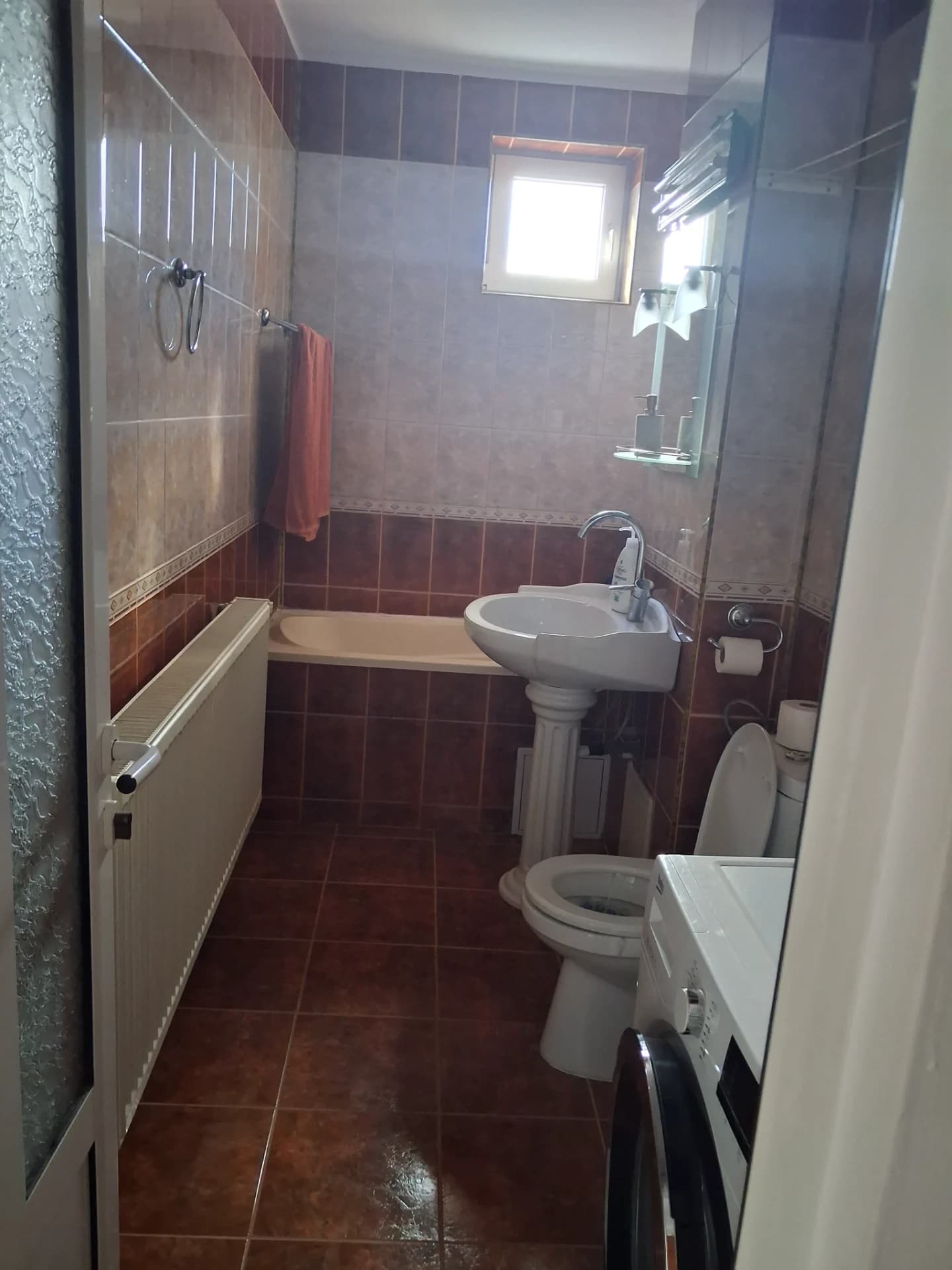 Inchiriez apartament 3 camere complet utilat zona ultracentrala – fotografia 5 din 8