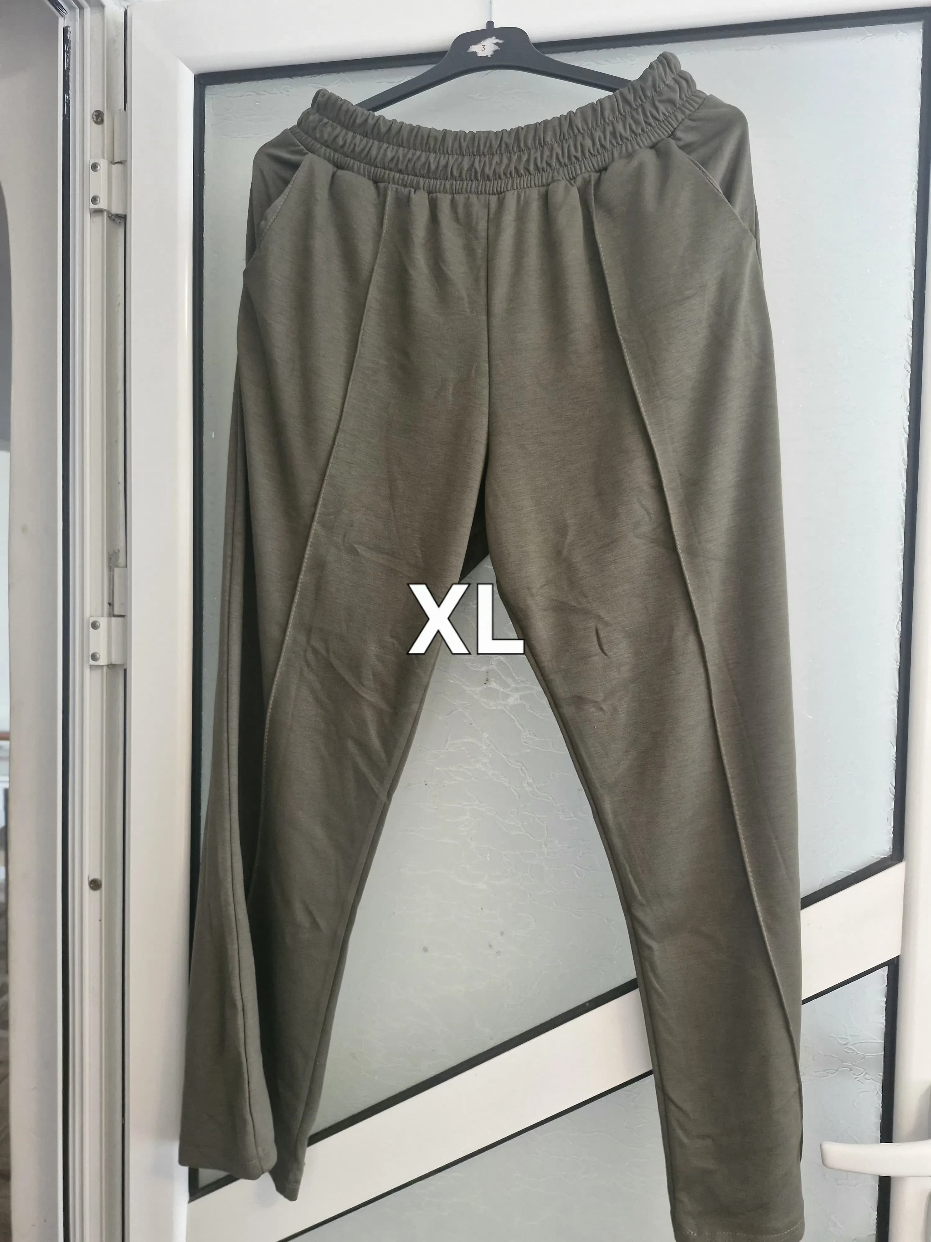 Pantaloni evazați – fotografia 4 din 7