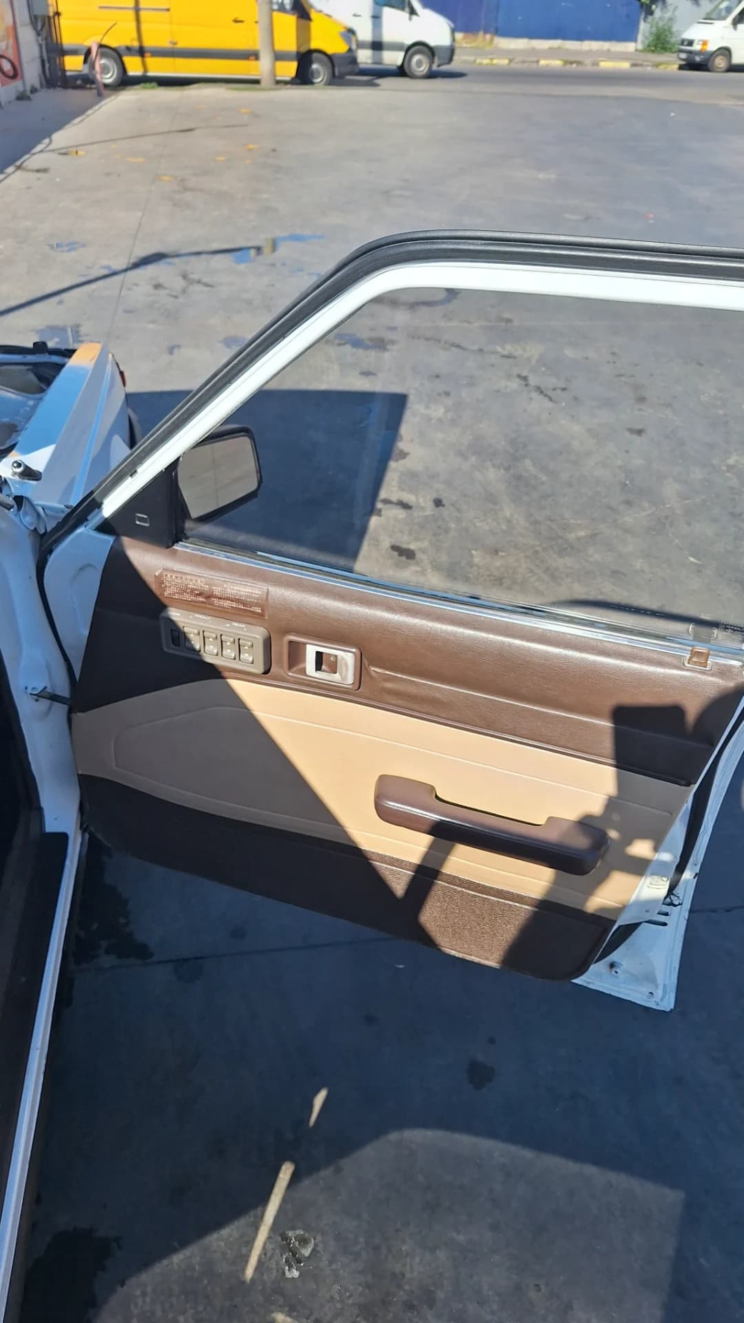 Toyota Carina – fotografia 8 din 8