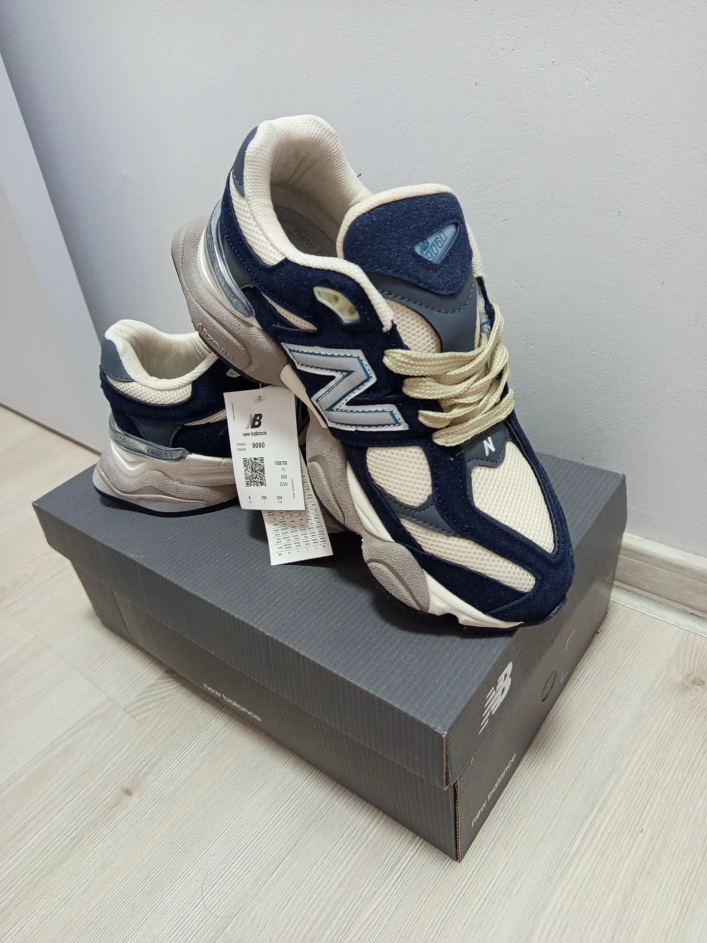 Adidași Newbalance 9060 – fotografia 2 din 7