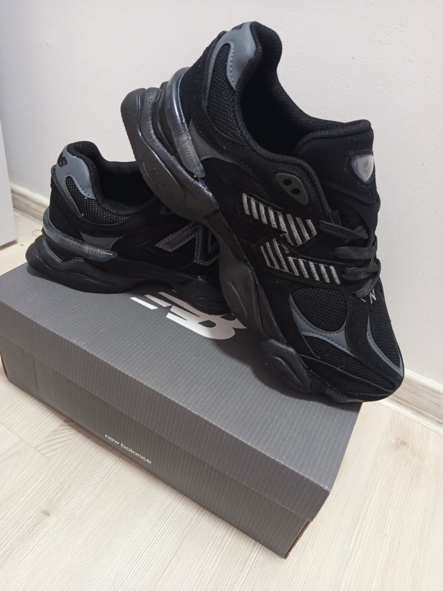 Adidași Newbalance 9060 – fotografia 3 din 6