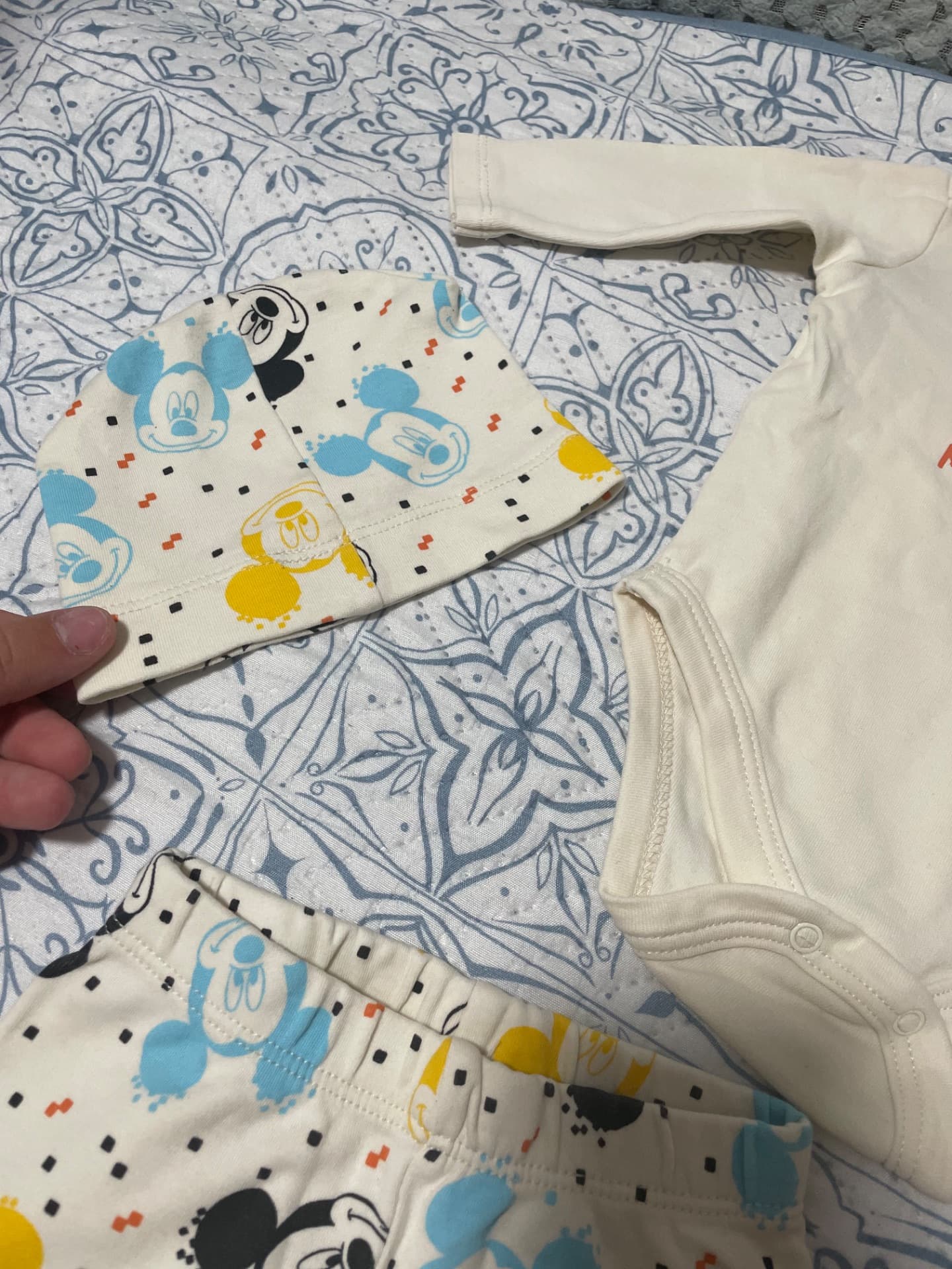 Set , body , pantaloni, căciulă – fotografia 3 din 8
