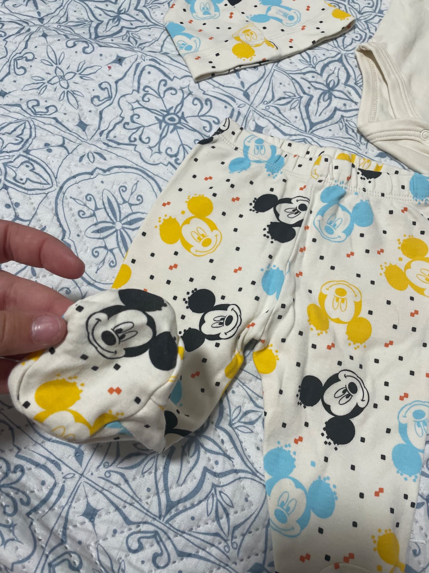 Set , body , pantaloni, căciulă – fotografia 5 din 8