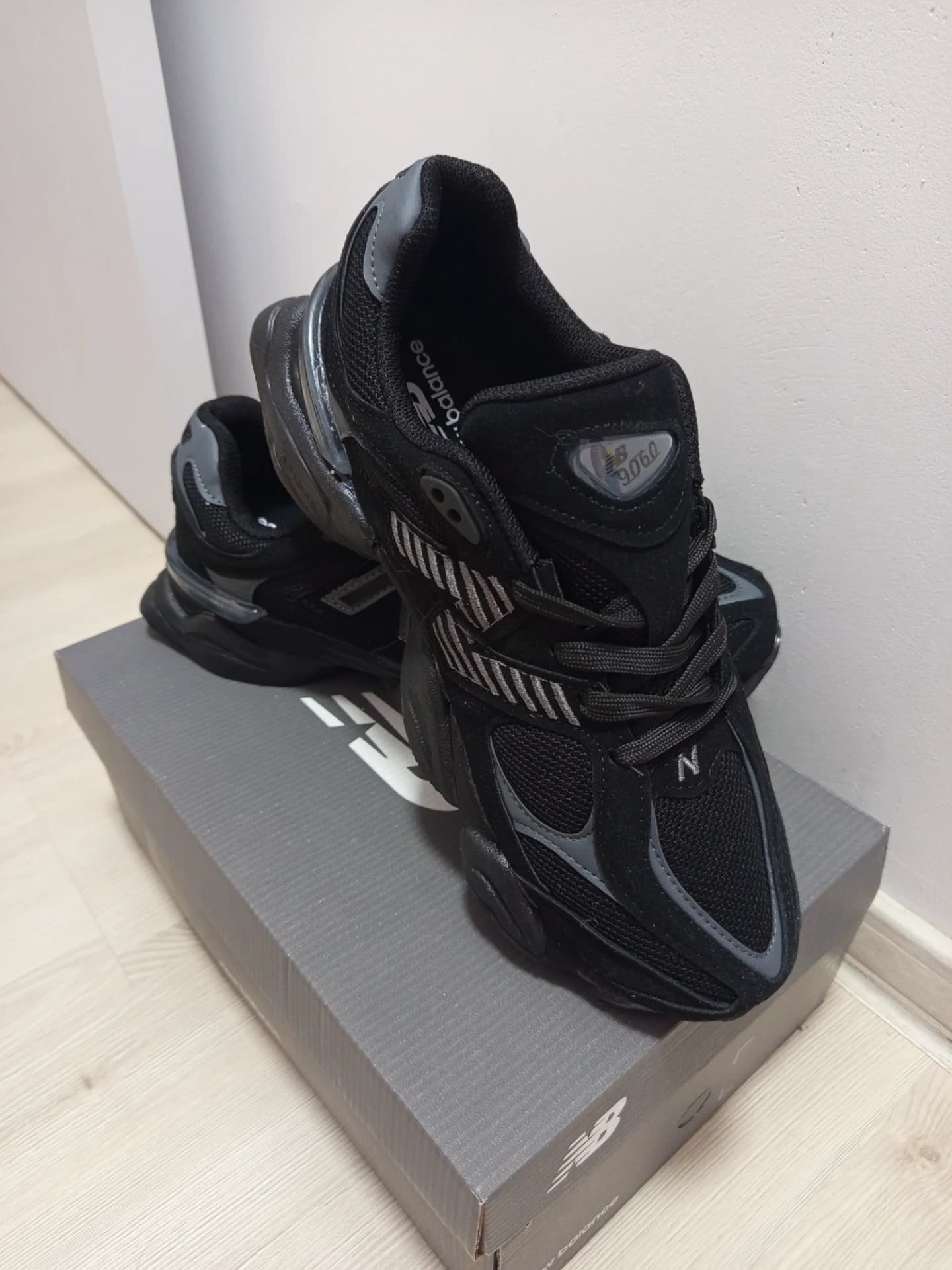 Adidași Newbalance 9060 – fotografia 5 din 6
