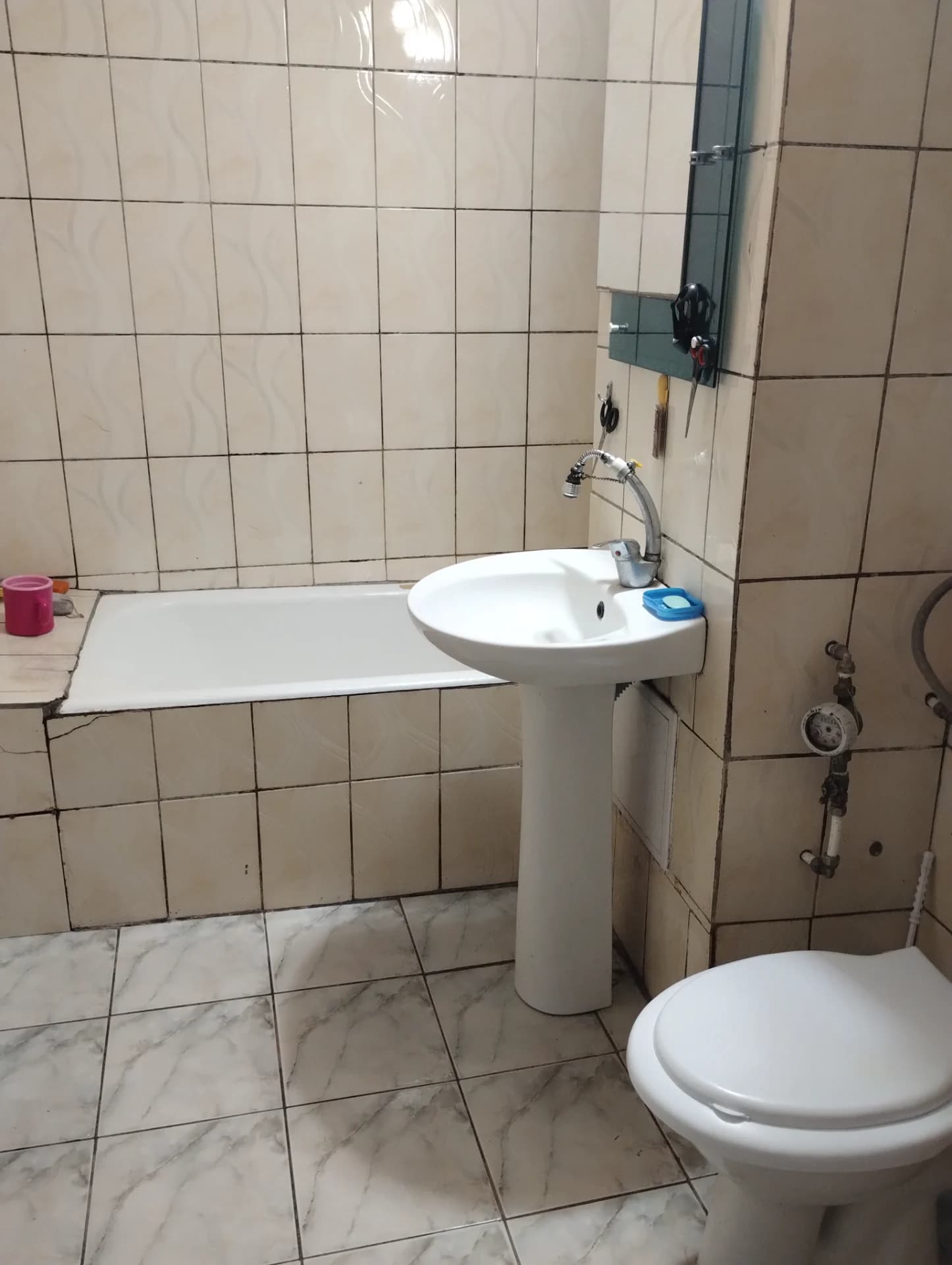 @Vand 70mp ,apartament cu 4 camere decomandat parter balcon 10mp/2mp autorizat,gaze naturale,centrala proprie, scurgere canalizare separata, – fotografia 5 din 5
