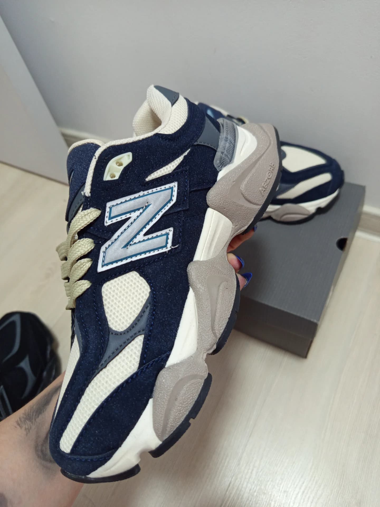 Adidași Newbalance 9060 – fotografia 4 din 7