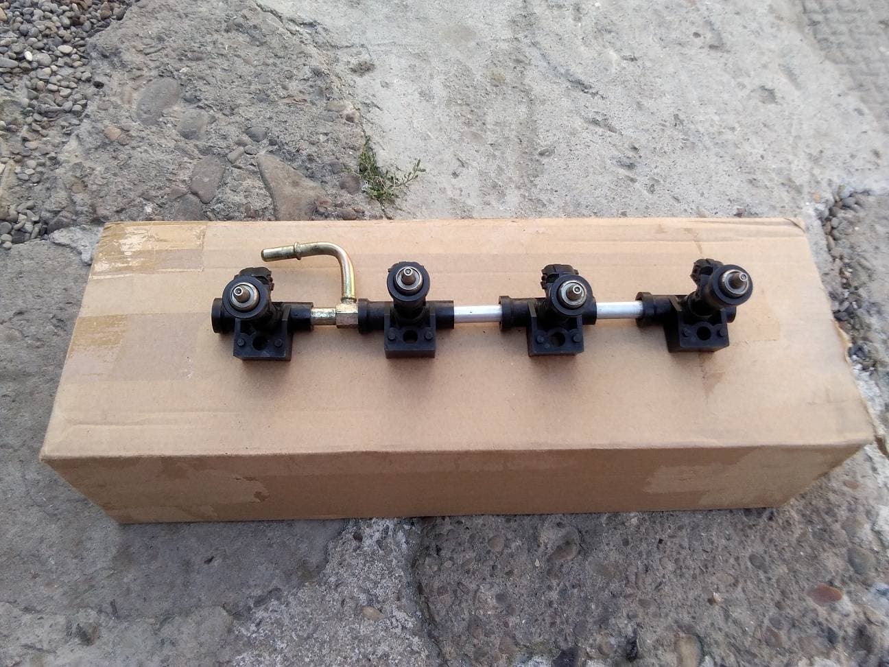 RAMPA INJECTOARE suzuki gsxr 750 K 1 K 2 K 3 – fotografia 4 din 8