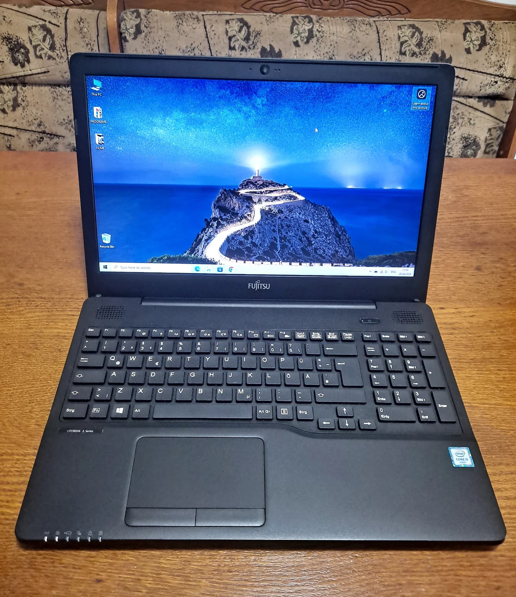 Vand laptop Fujitsu LifeBook A556 / Procesor i5-6200U / 8 GB RAM ( DDR4 ) / SSD 120 GB – Fetesti-Gara, Ialomița