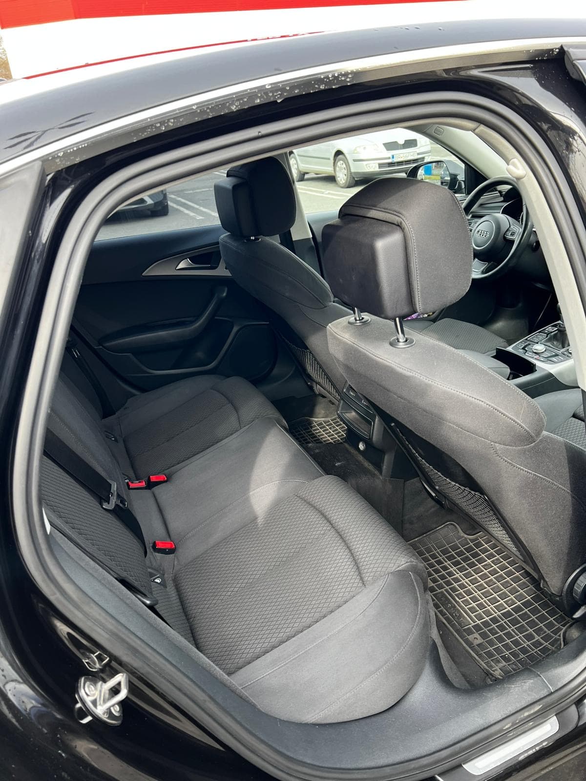 Vând Audi A6C7 anul 2012 – fotografia 4 din 8