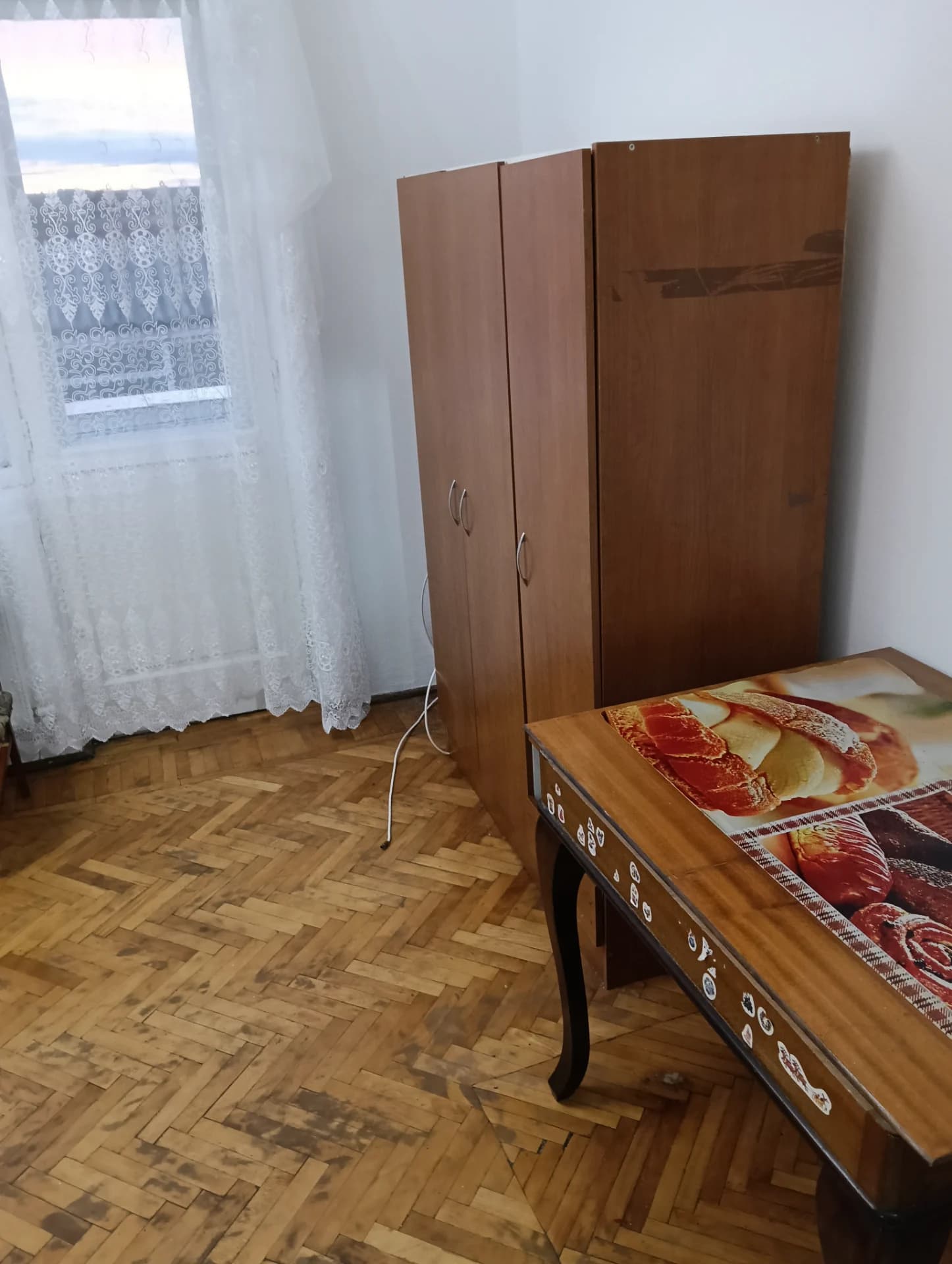 Ofer spre închiriere apartament – fotografia 2 din 8