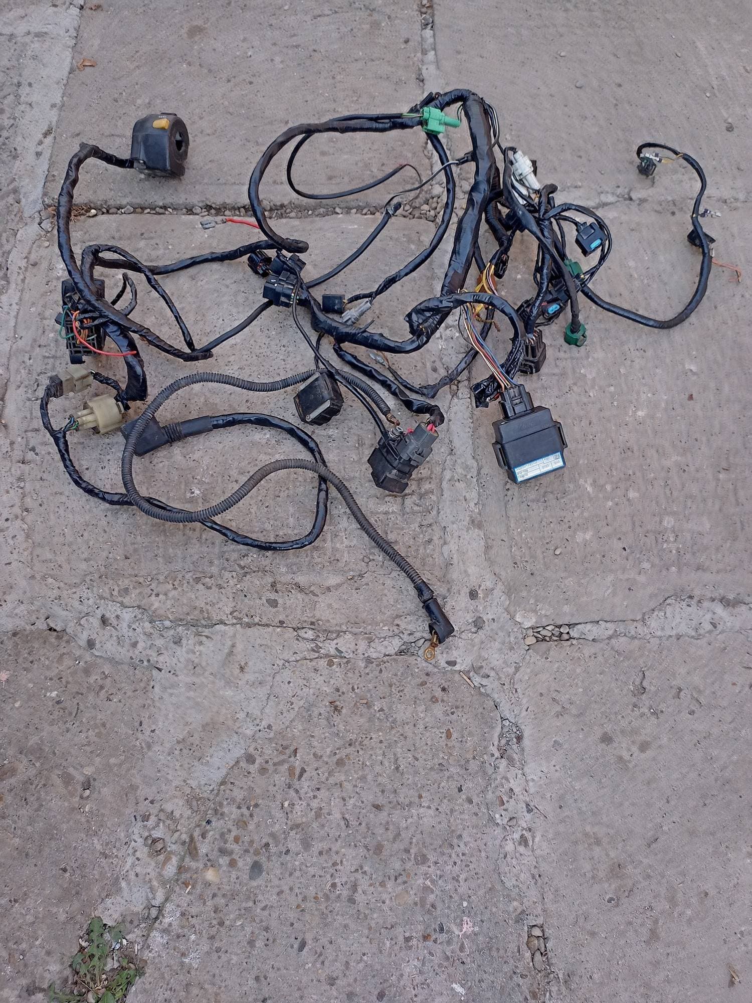 INSTALATIE electrica suzuki gsxr 600 K 1 K 2 K 3 – fotografia 2 din 8