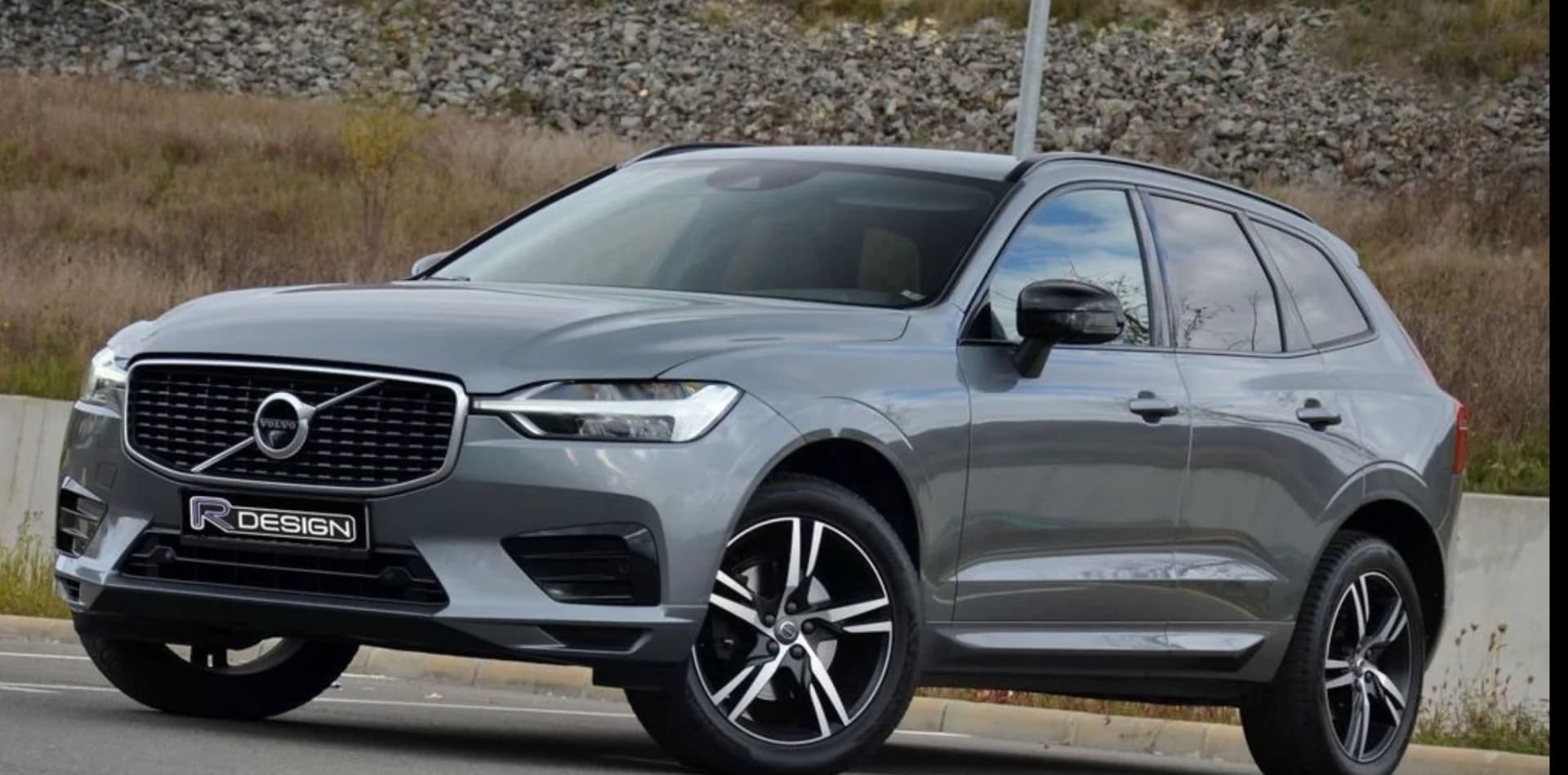 Volvo XC60 D4 R-design| Automat | 2020 Piele | Cârlig | Full LED – fotografia 5 din 8
