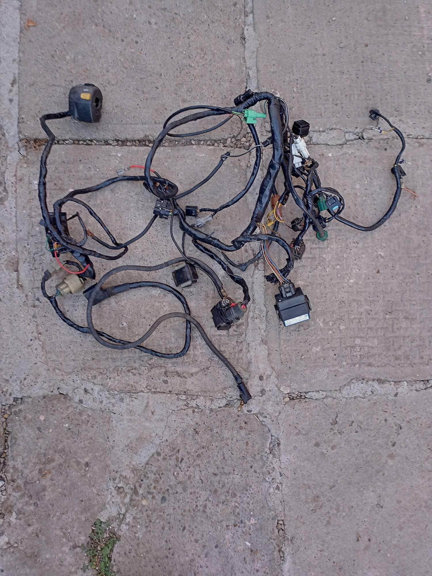 INSTALATIE electrica suzuki gsxr 600 K 1 K 2 K 3 – fotografia 5 din 8
