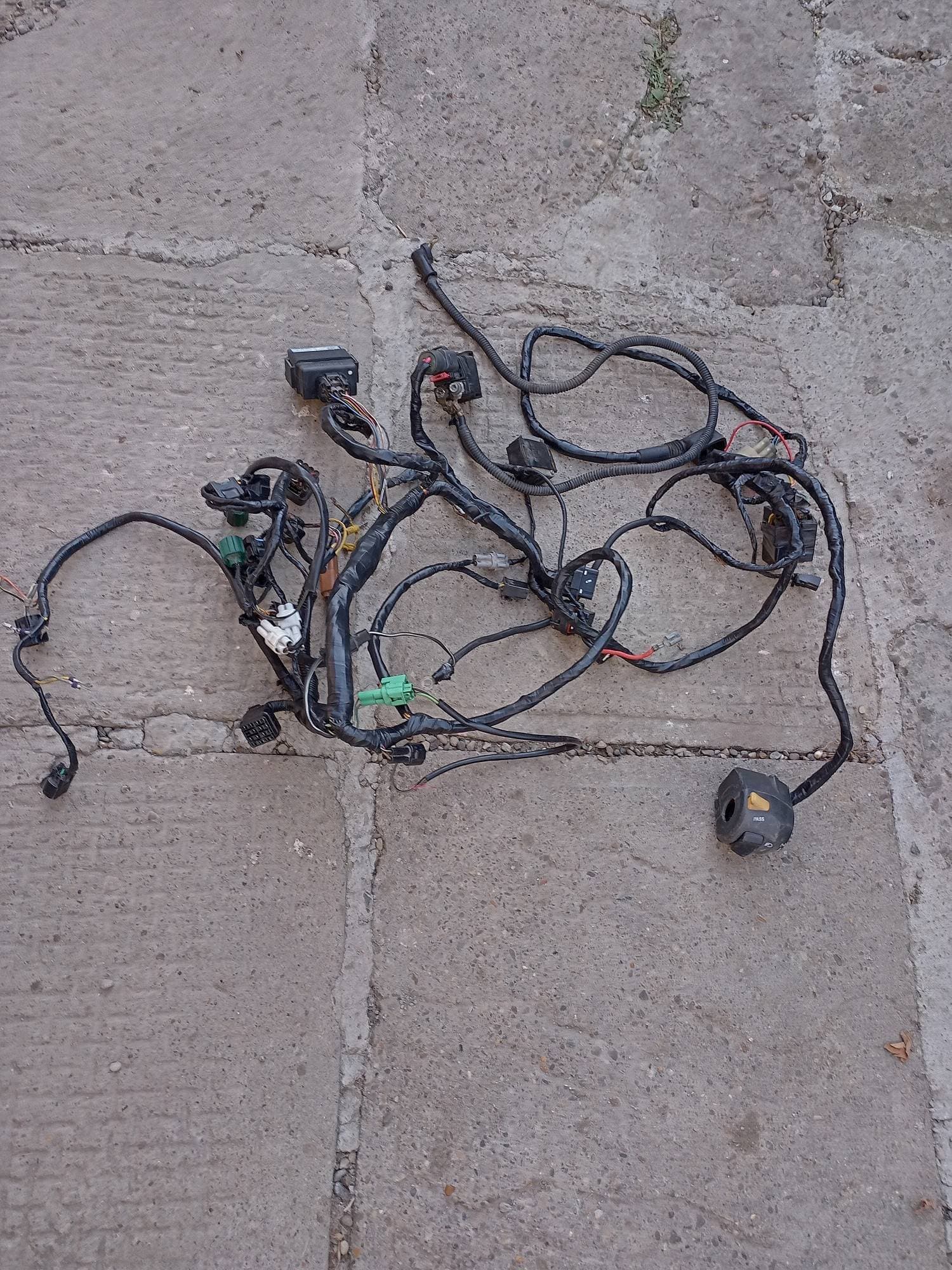 INSTALATIE electrica suzuki gsxr 600 K 1 K 2 K 3 – fotografia 3 din 8