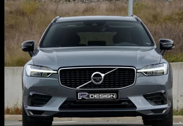 Volvo XC60 D4 R-design| Automat | 2020 Piele | Cârlig | Full LED