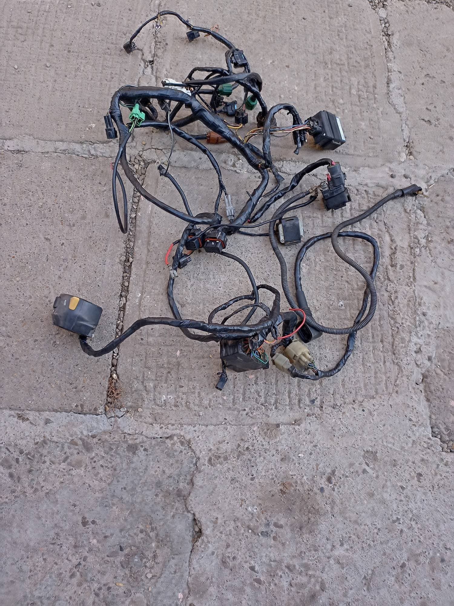 INSTALATIE electrica suzuki gsxr 600 K 1 K 2 K 3 – fotografia 6 din 8
