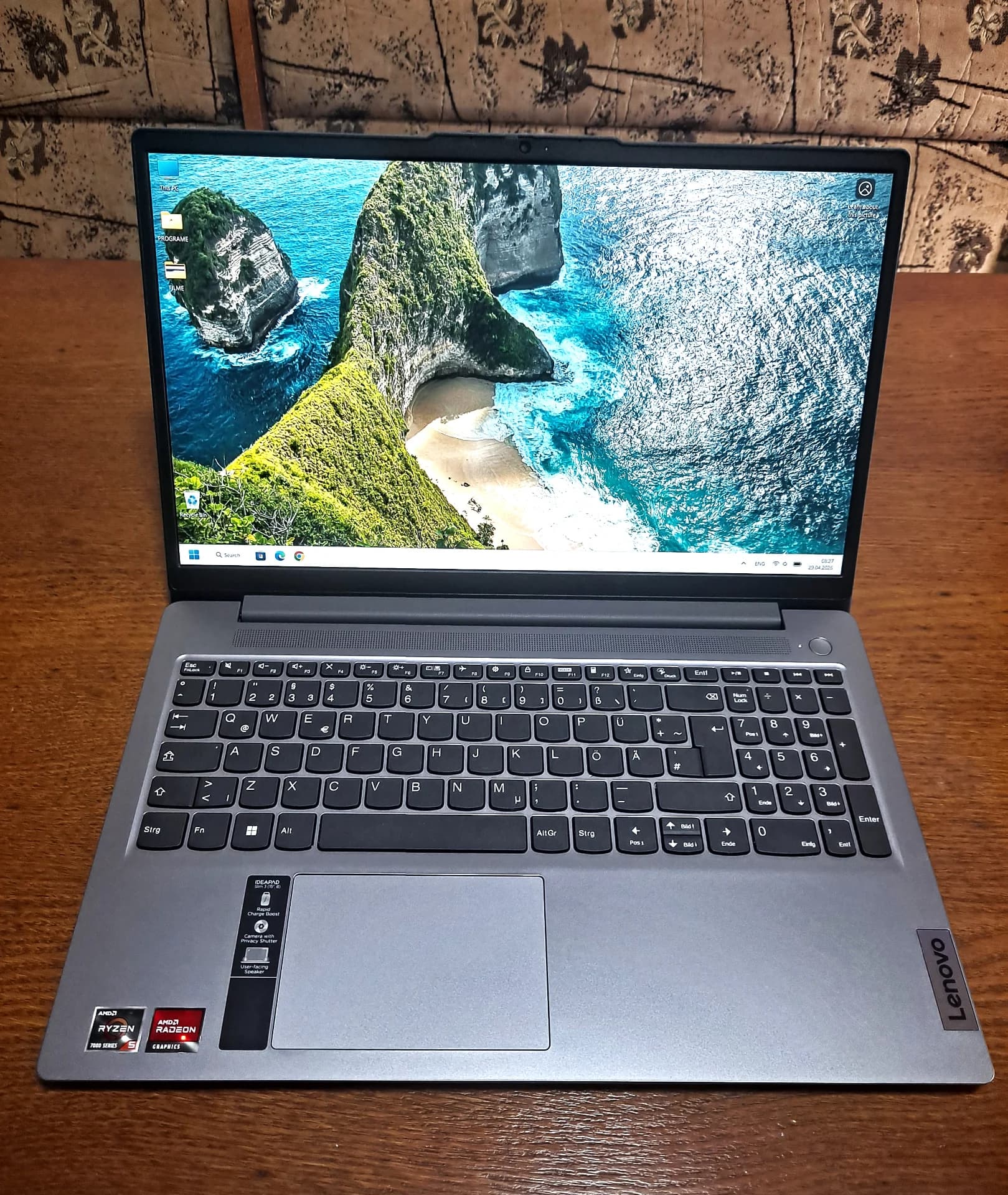 Vand laptop Lenovo IdeaPad Slim 3--AMD RyzenTM 5 7520U-4.3GHz--8 GB RAM DDR5--512GB SSD – Fetesti-Gara, Ialomița