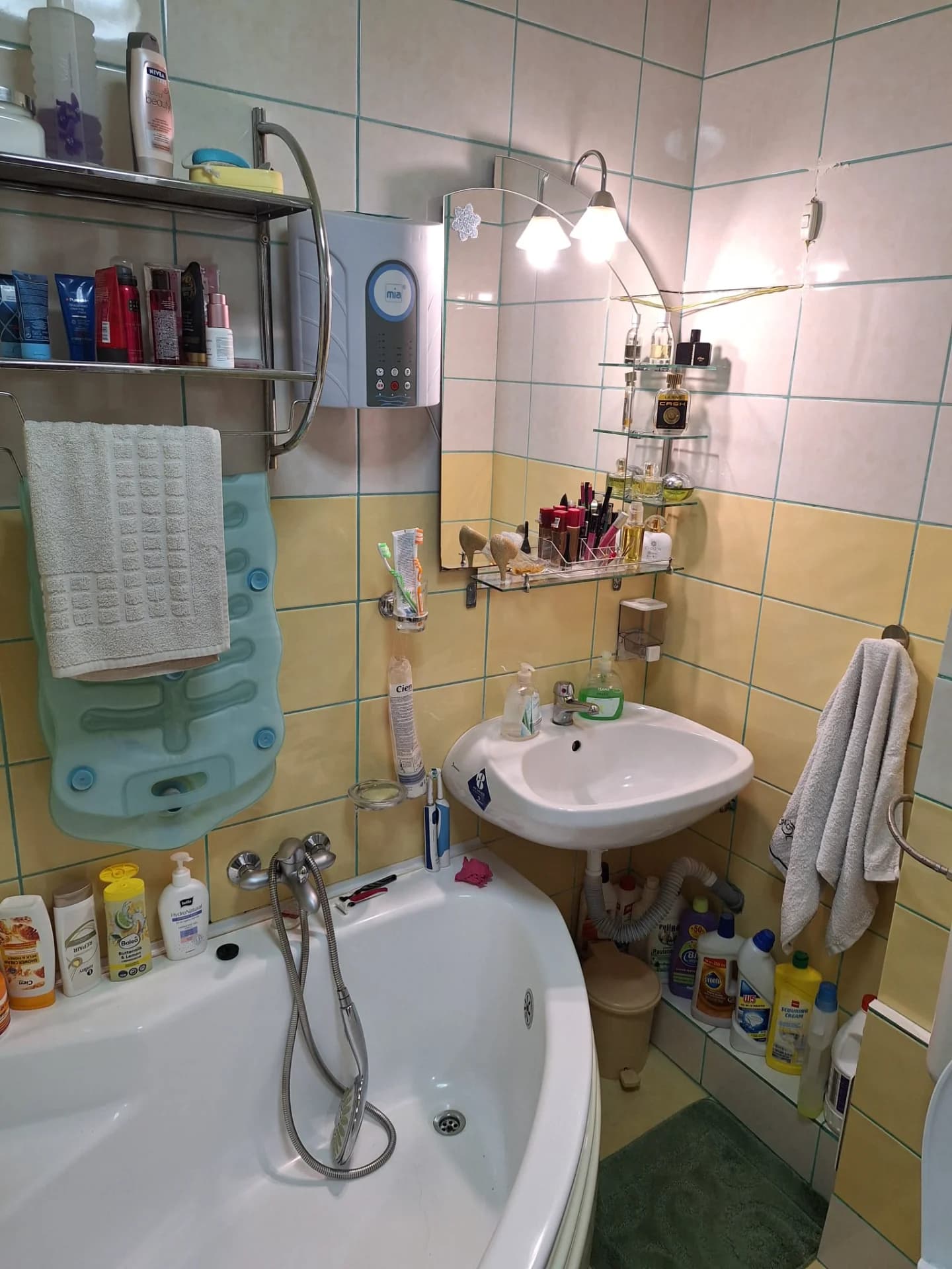 Apartament de vânzare în Cisnădie cu 3 camere și 2 balcoane, complet mobilat cu toate utilitățile și climatizare, 68mp. Preț 85.000 euro negociabil. – fotografia 8 din 8