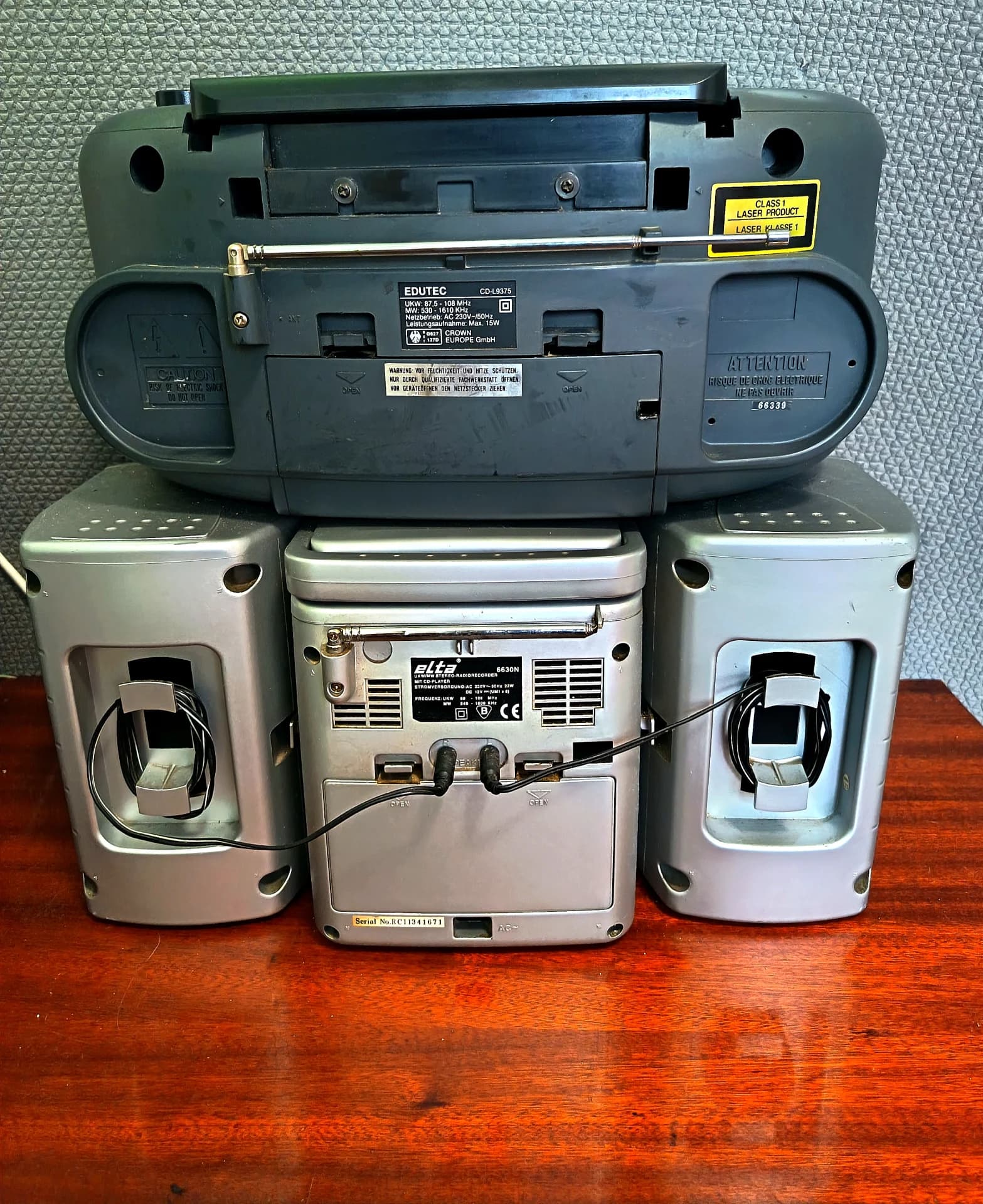 Două radio casetofoane cu cd – fotografia 2 din 3