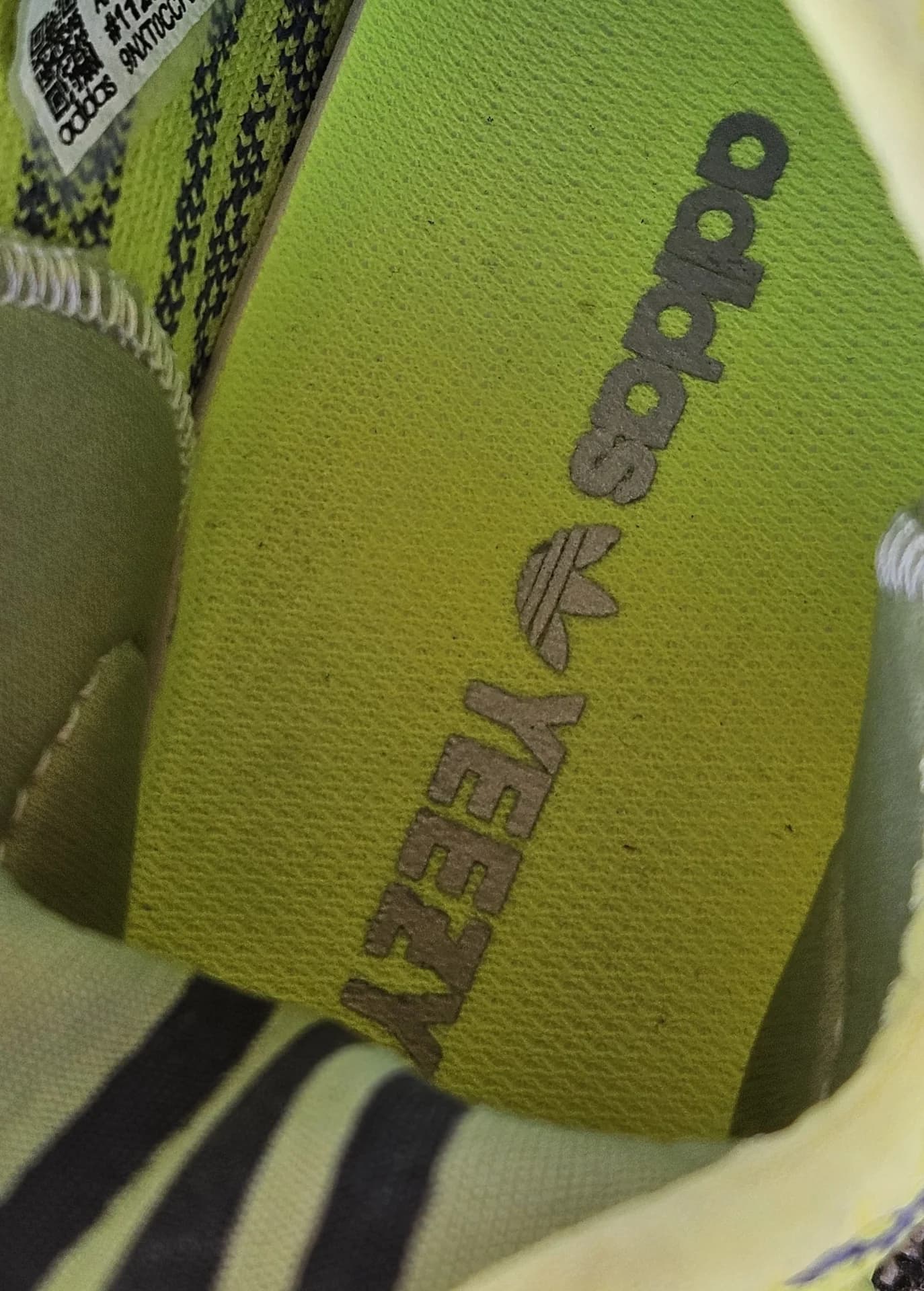 Yeezy Boost 350 Verde – fotografia 4 din 4