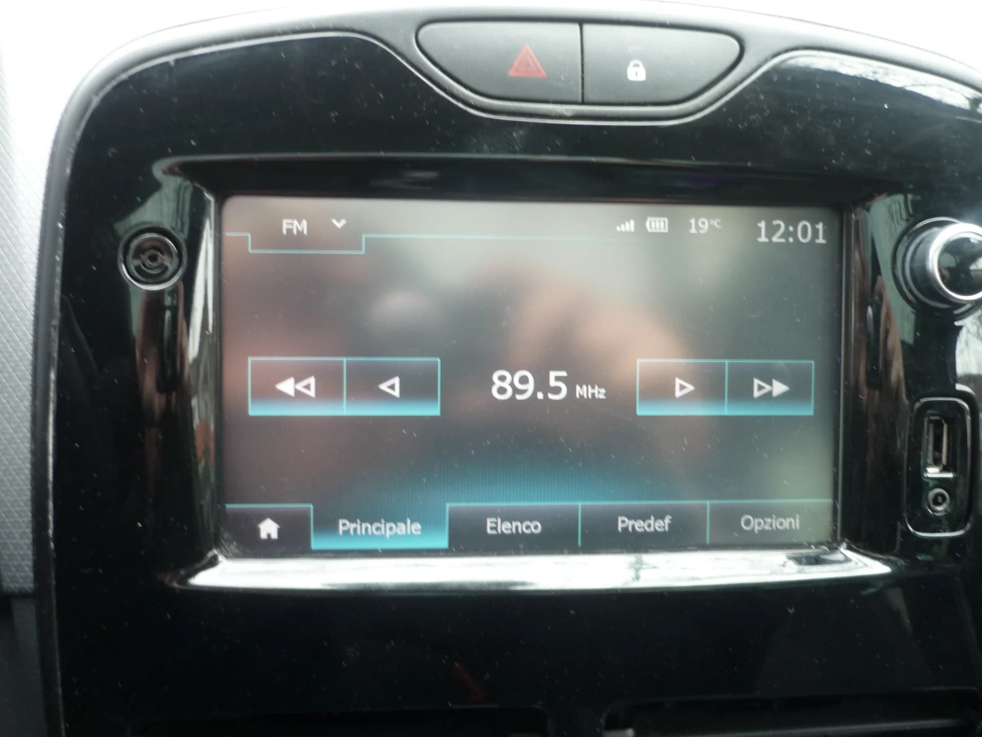 renault clio 4 automata – fotografia 6 din 8